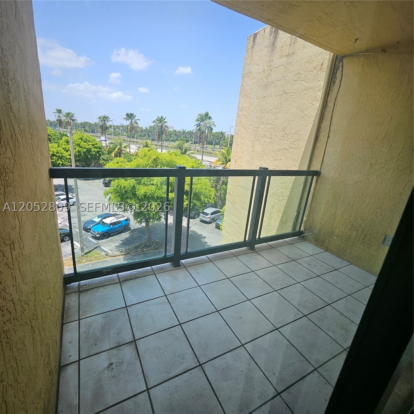 INTERNATIONAL PARK CONDO - Residential