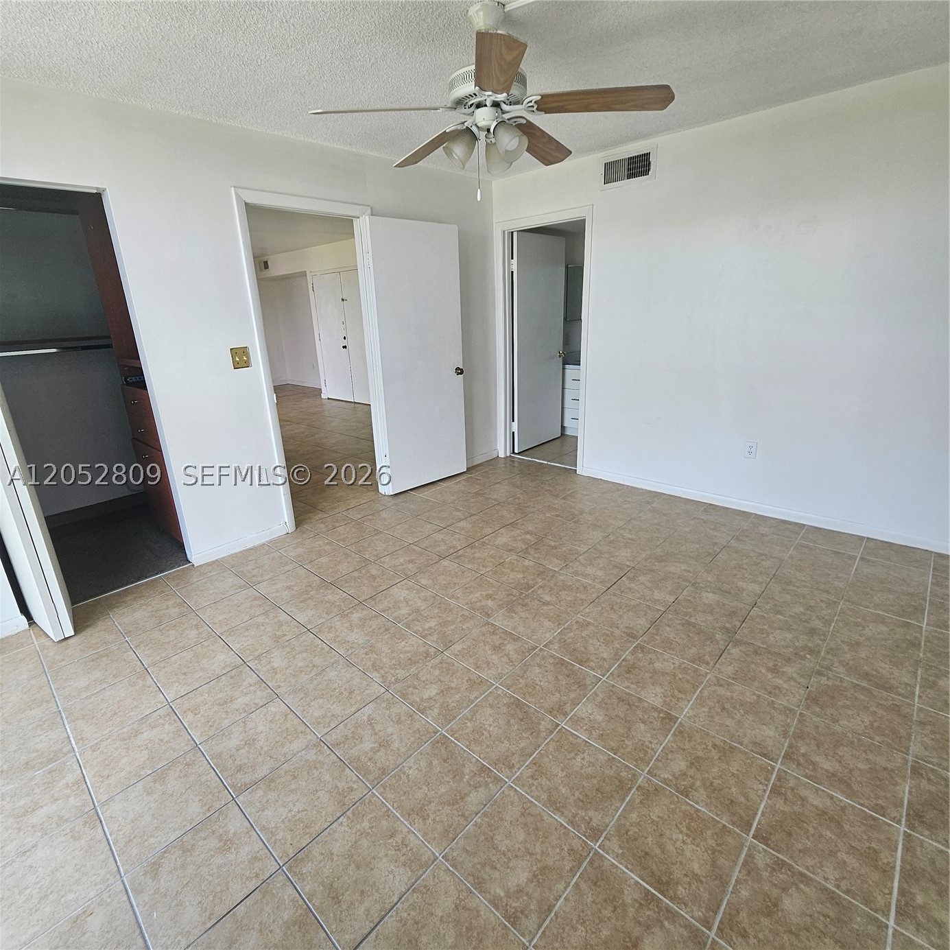 INTERNATIONAL PARK CONDO - Residential