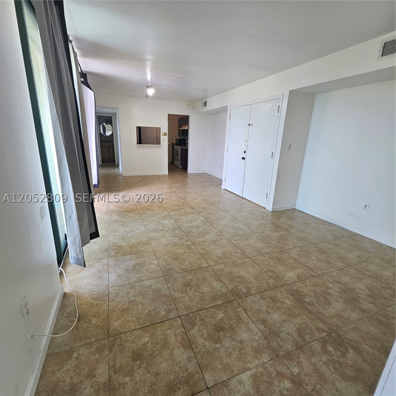 INTERNATIONAL PARK CONDO - Residential