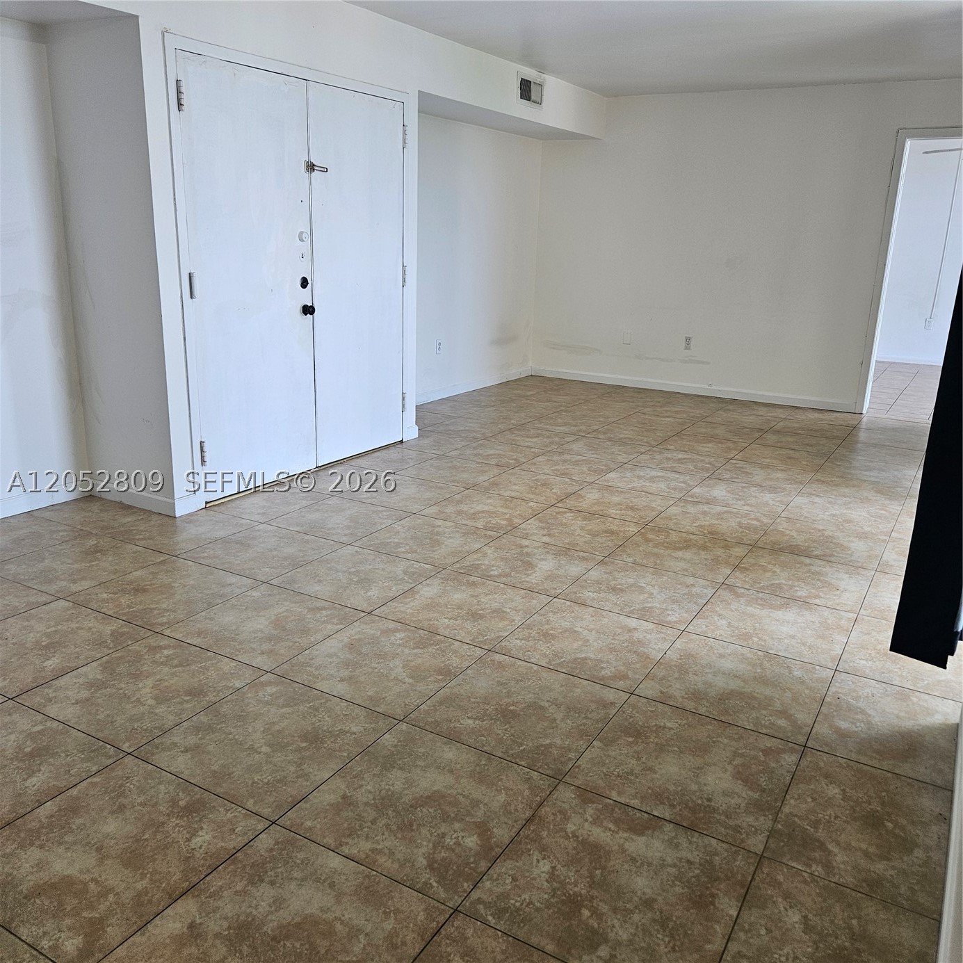 INTERNATIONAL PARK CONDO - Residential