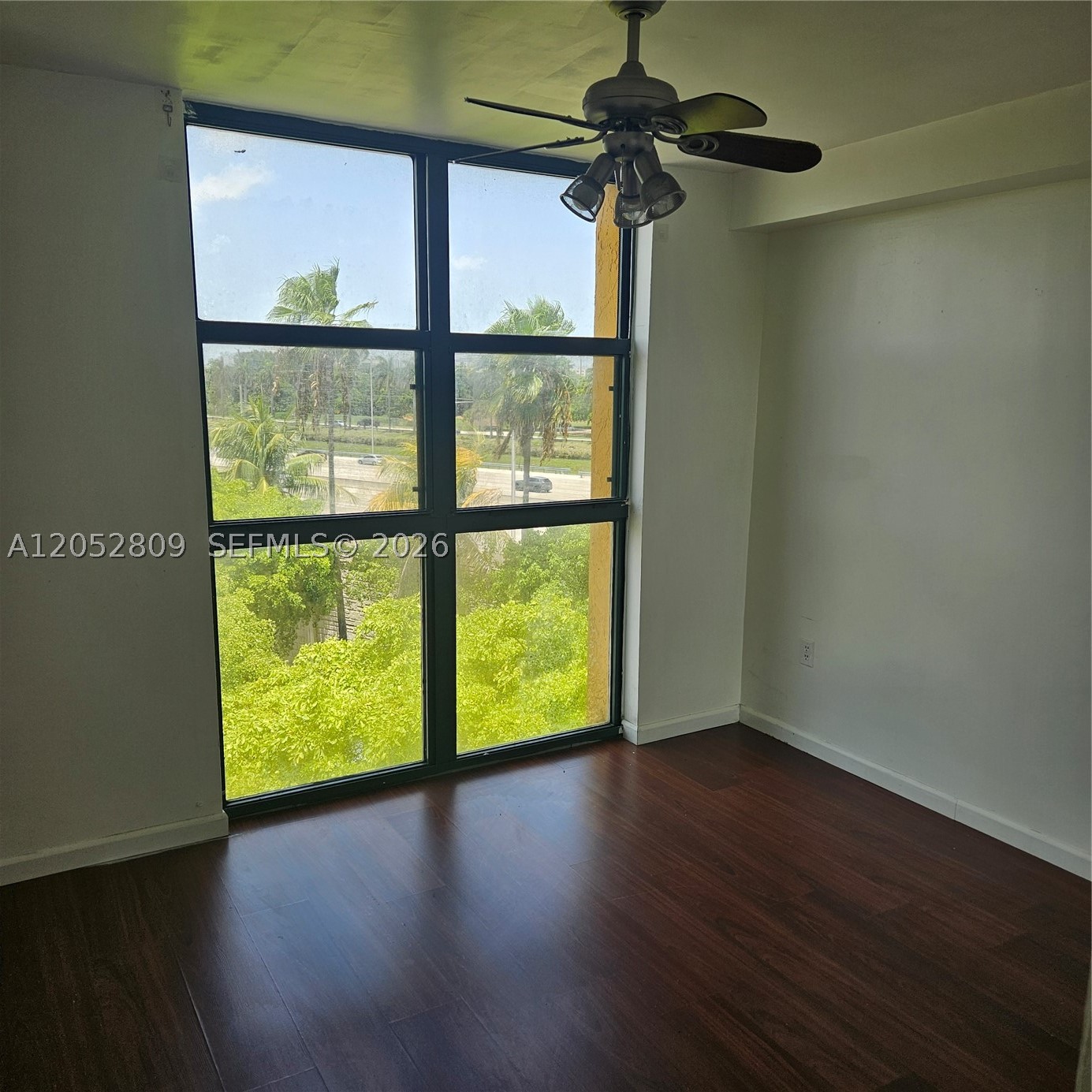 INTERNATIONAL PARK CONDO - Residential