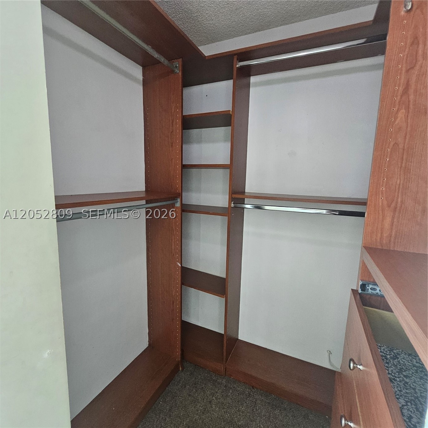 INTERNATIONAL PARK CONDO - Residential