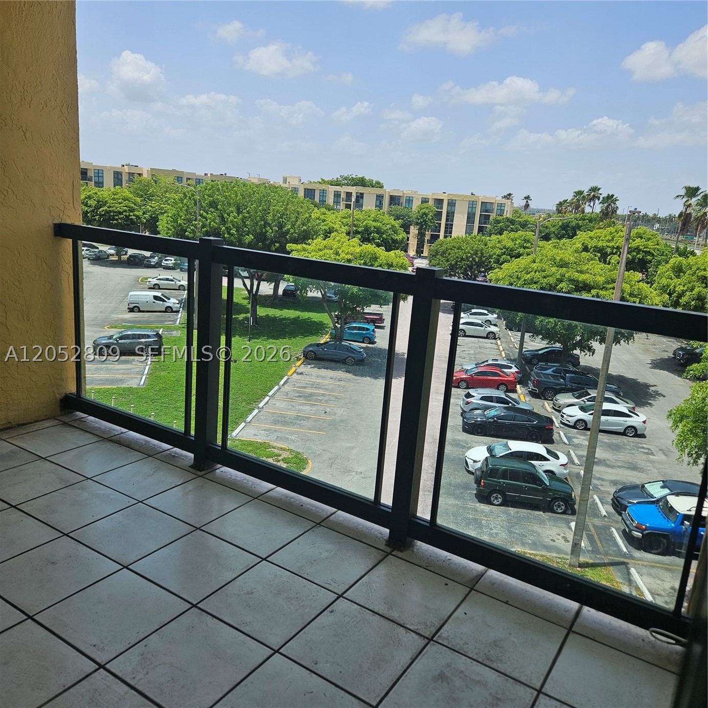 INTERNATIONAL PARK CONDO - Residential