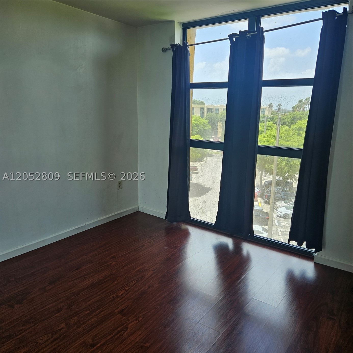 INTERNATIONAL PARK CONDO - Residential