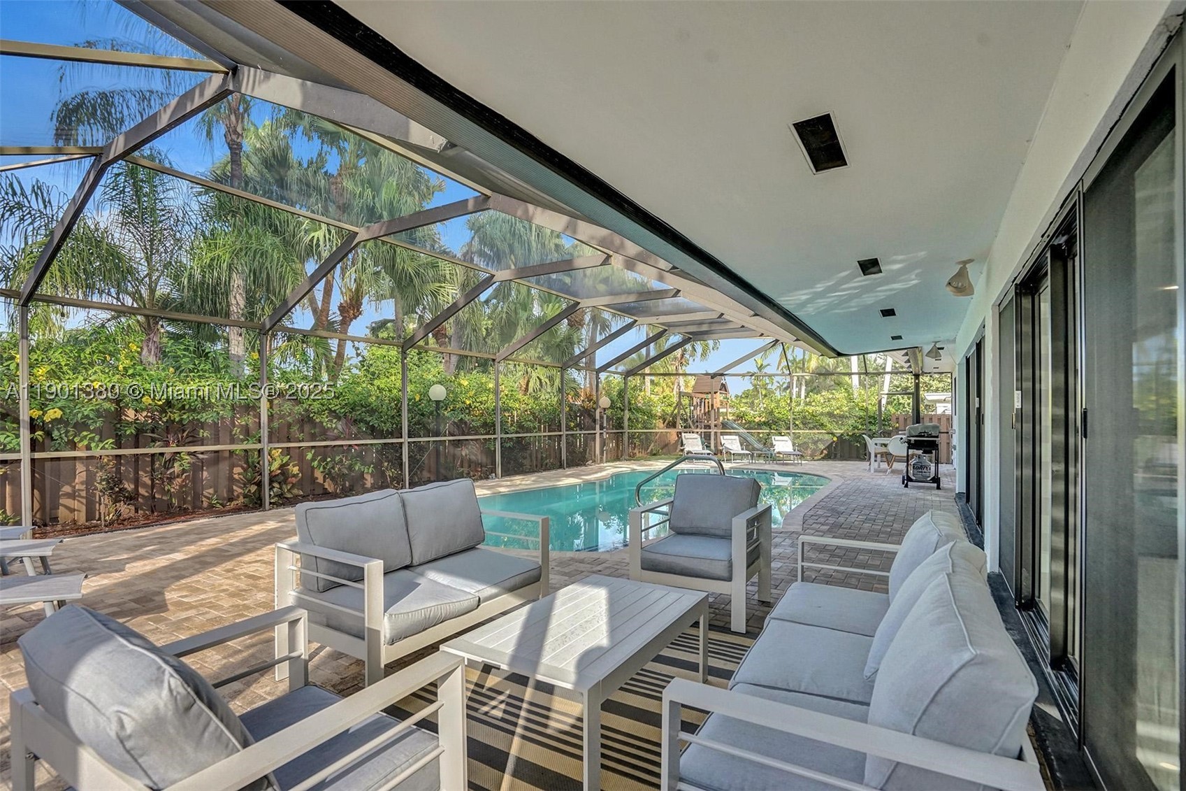 HOLLYWOOD LAKES SECTION - Residential