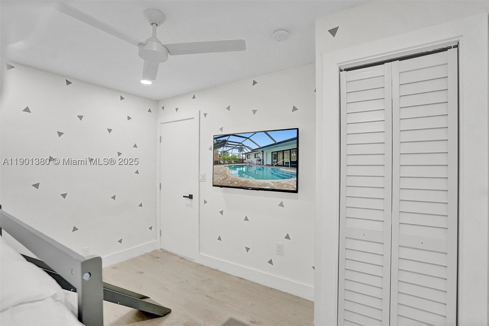 HOLLYWOOD LAKES SECTION - Residential