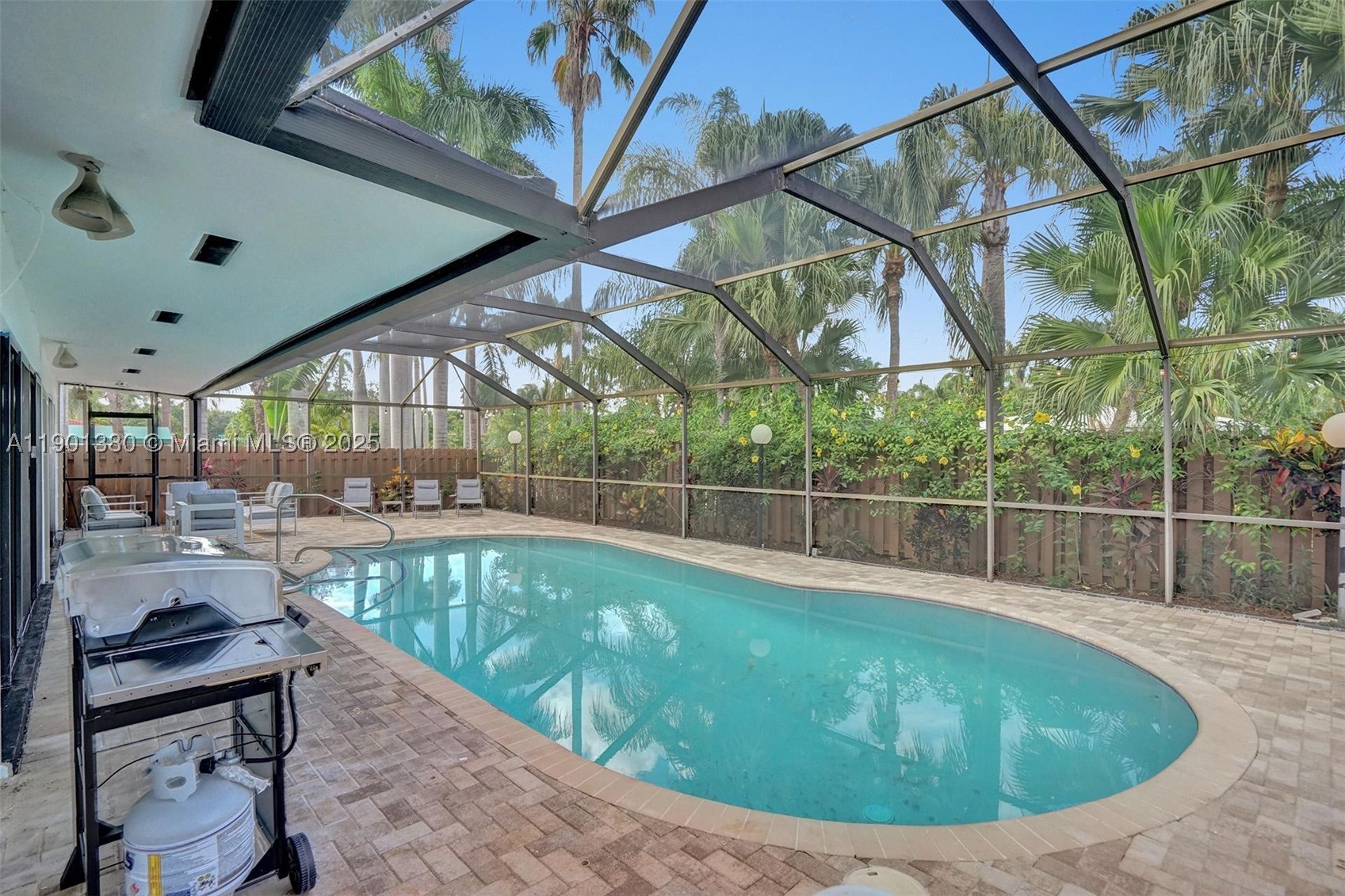 HOLLYWOOD LAKES SECTION - Residential