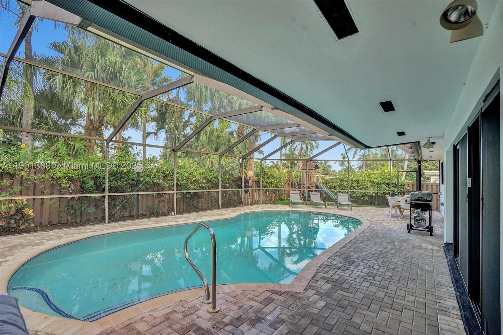 HOLLYWOOD LAKES SECTION - Residential
