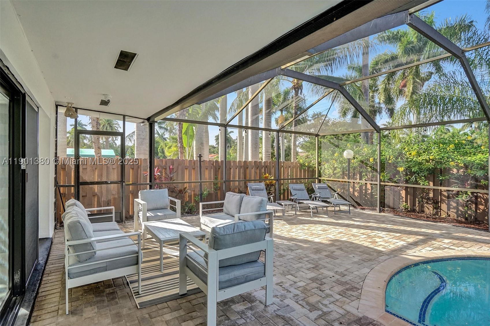 HOLLYWOOD LAKES SECTION - Residential