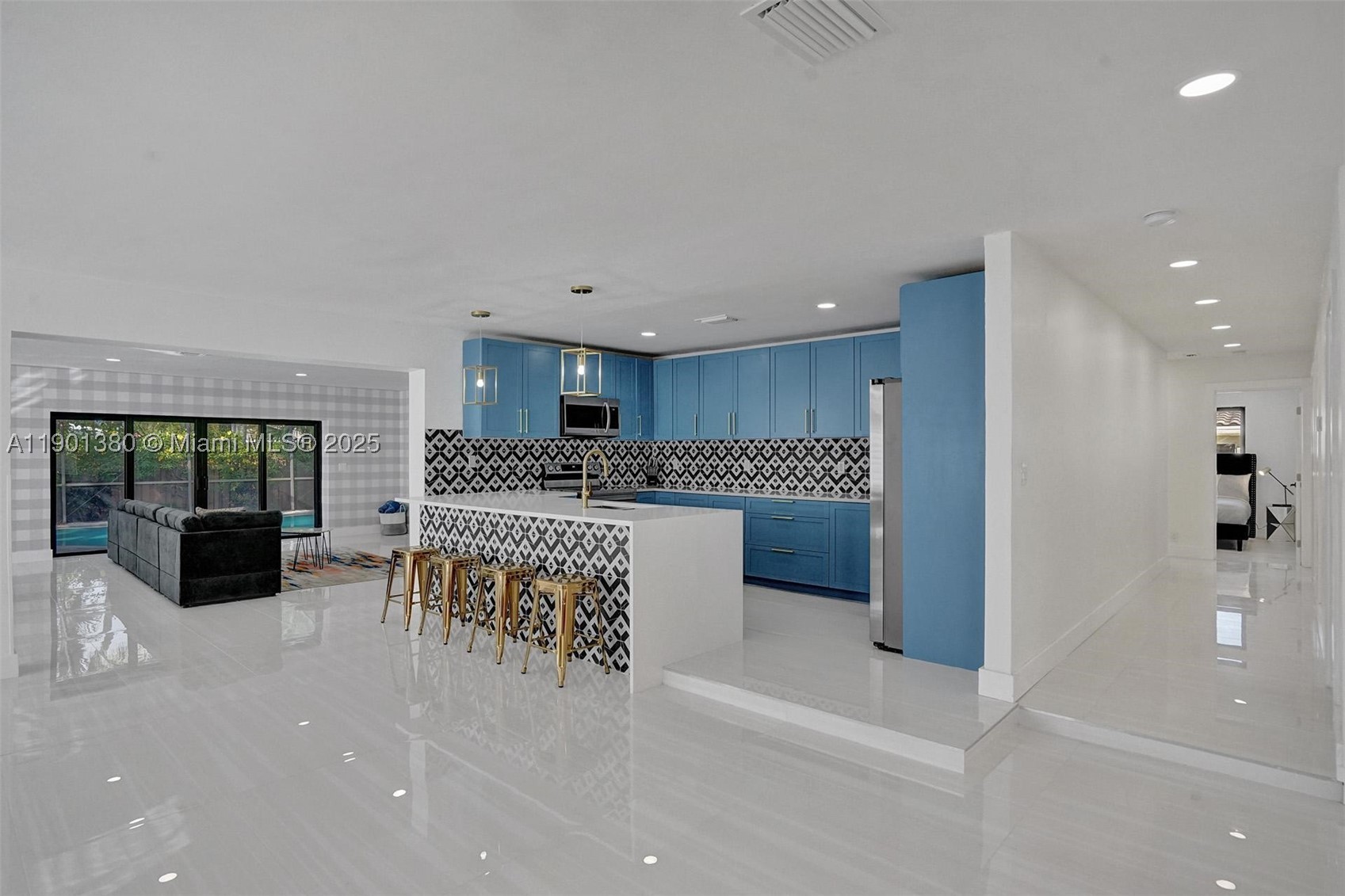 HOLLYWOOD LAKES SECTION - Residential