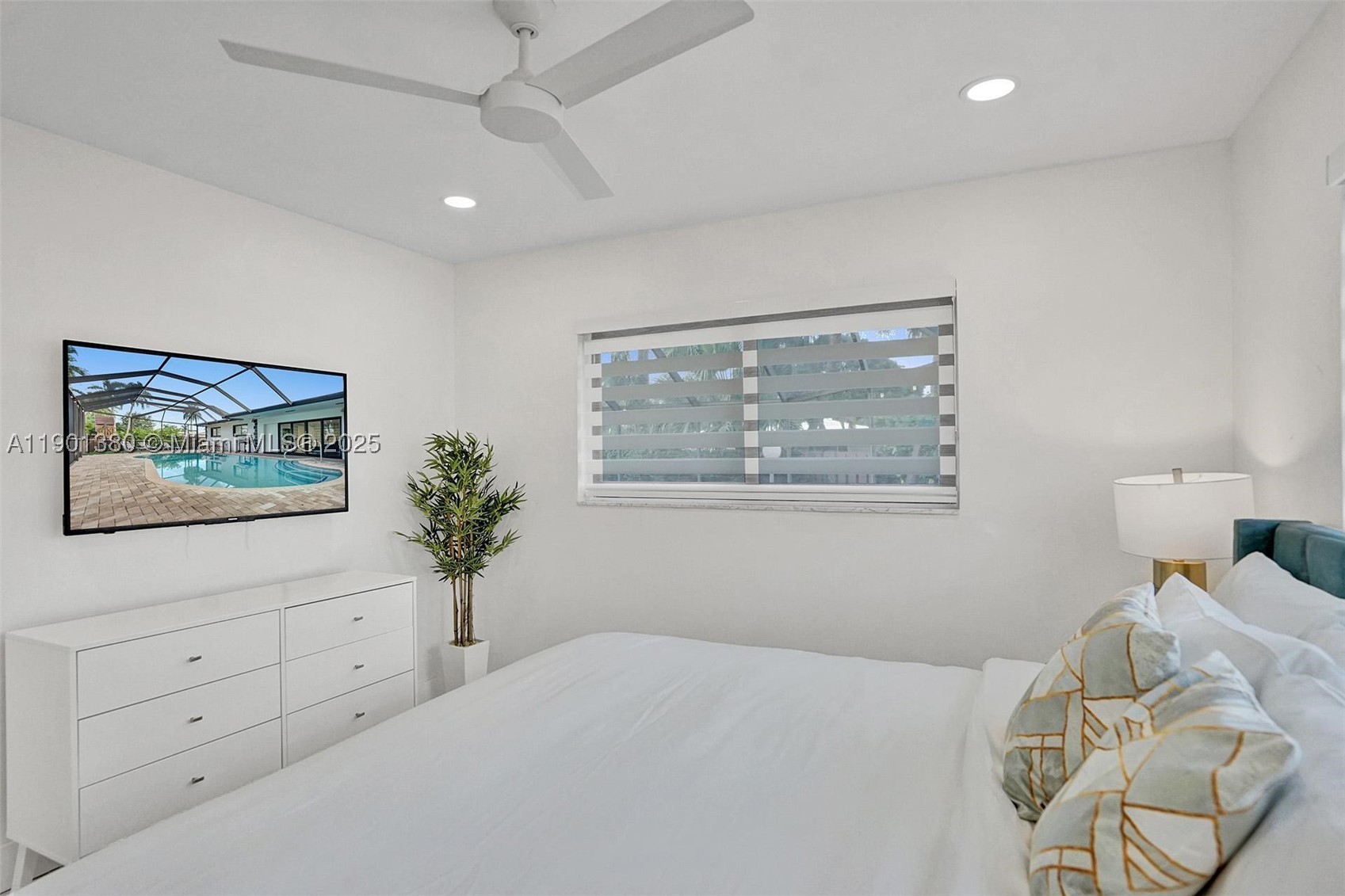 HOLLYWOOD LAKES SECTION - Residential