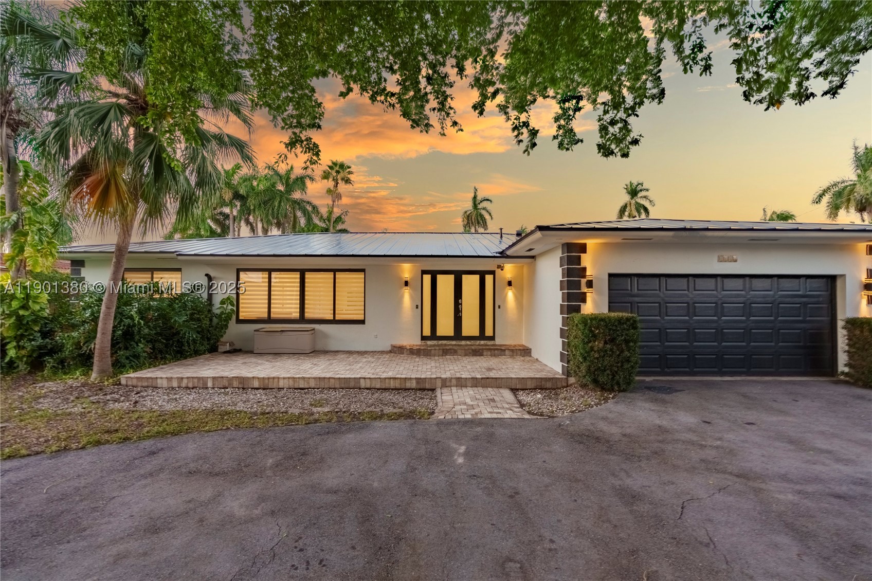 HOLLYWOOD LAKES SECTION - Residential