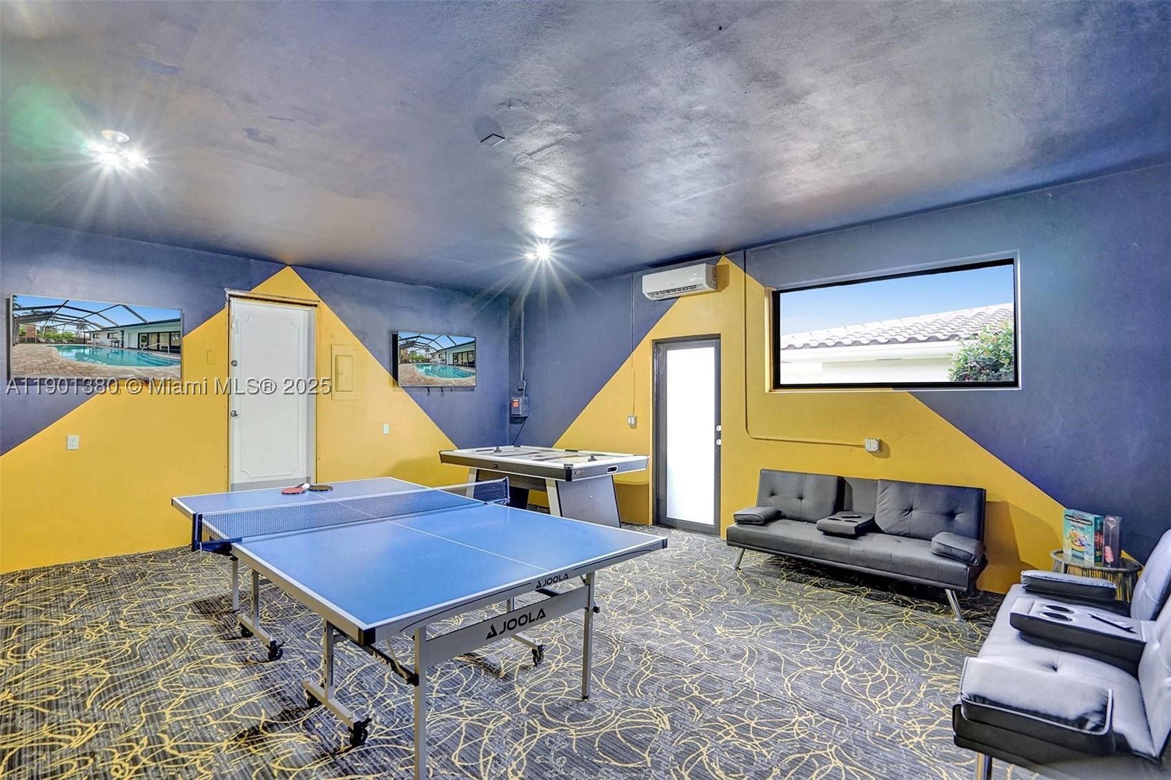 HOLLYWOOD LAKES SECTION - Residential