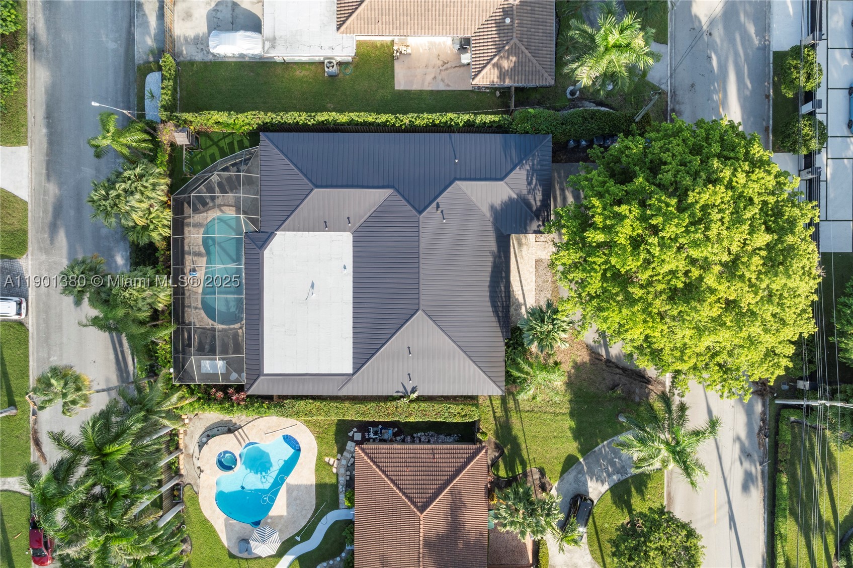 HOLLYWOOD LAKES SECTION - Residential
