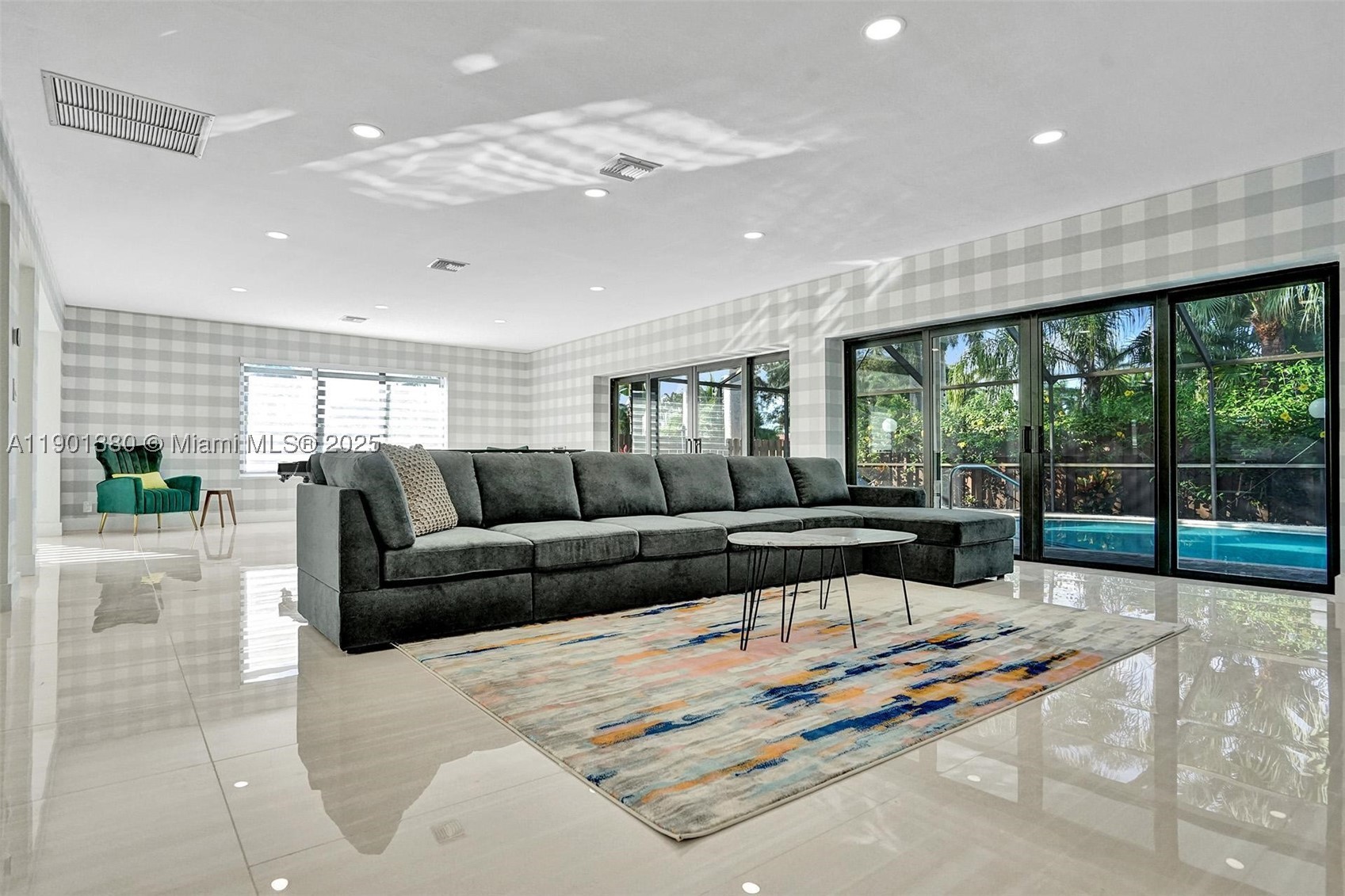 HOLLYWOOD LAKES SECTION - Residential