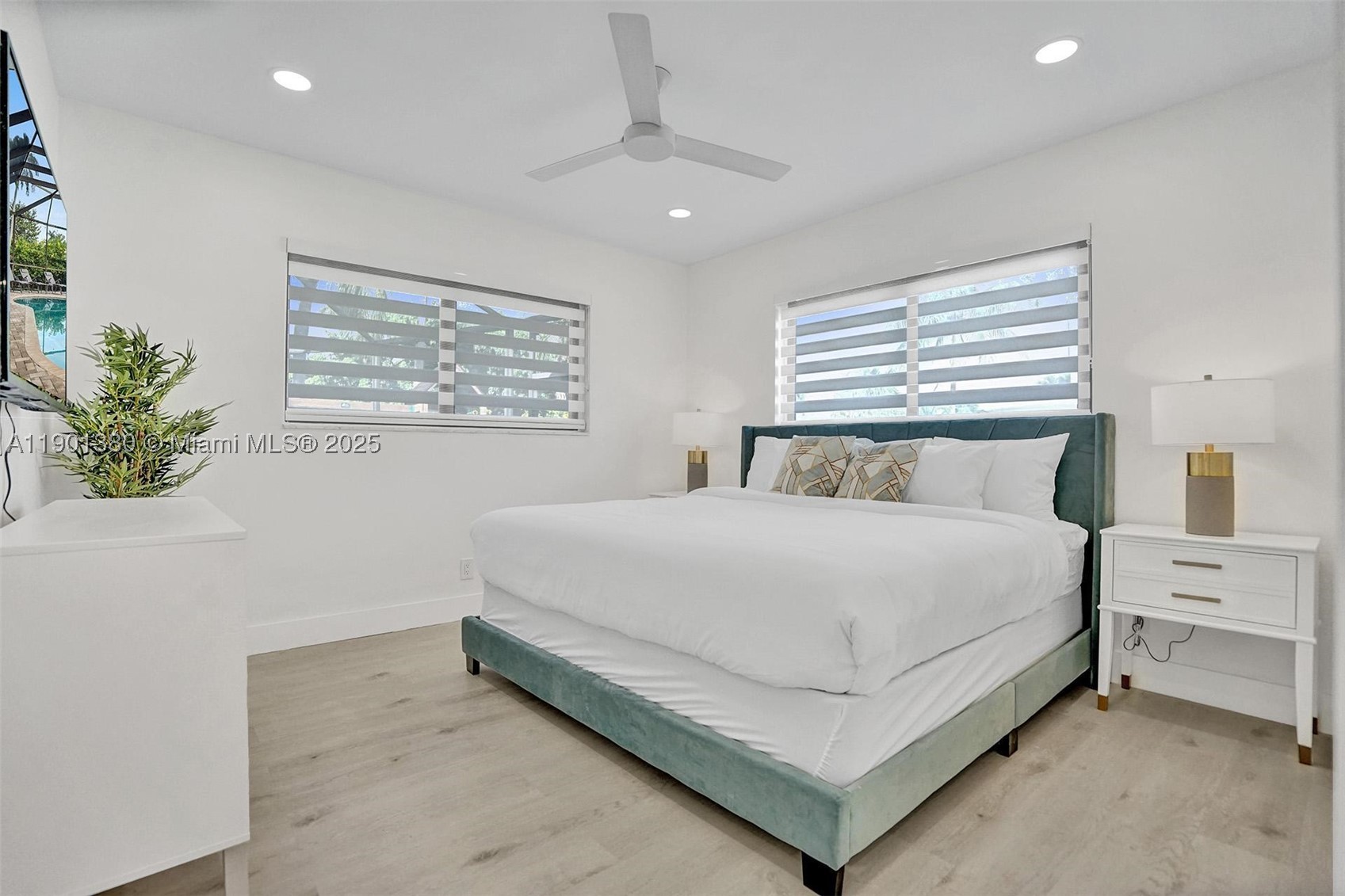 HOLLYWOOD LAKES SECTION - Residential