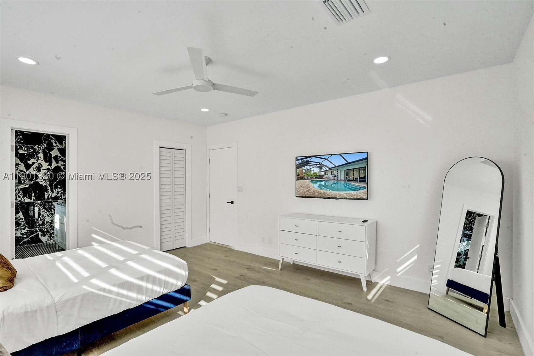 HOLLYWOOD LAKES SECTION - Residential