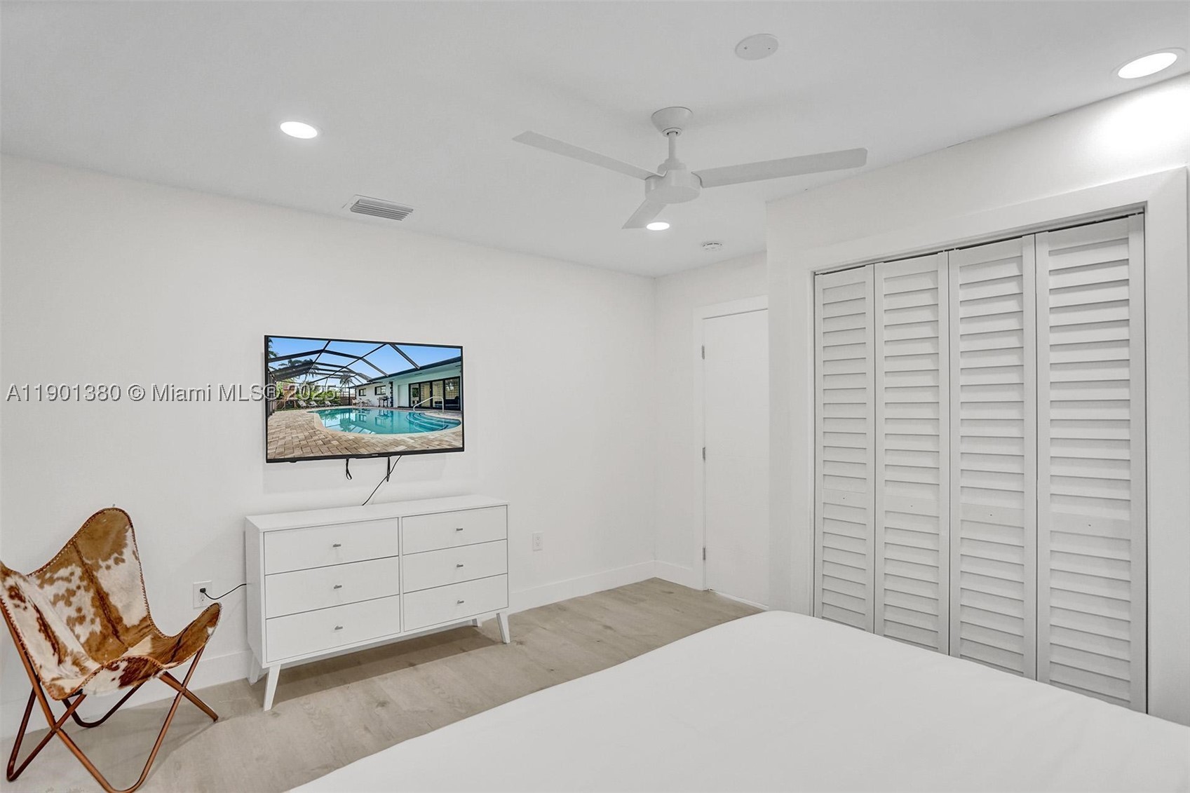 HOLLYWOOD LAKES SECTION - Residential