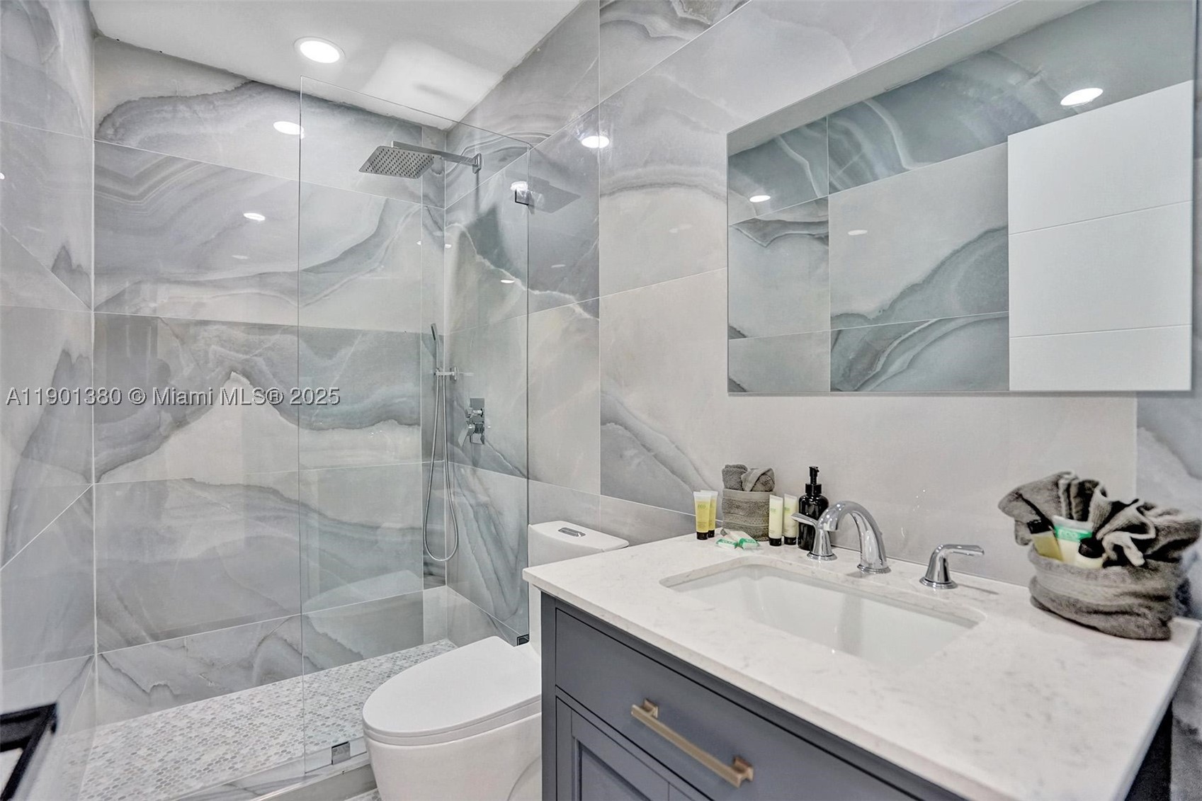 HOLLYWOOD LAKES SECTION - Residential
