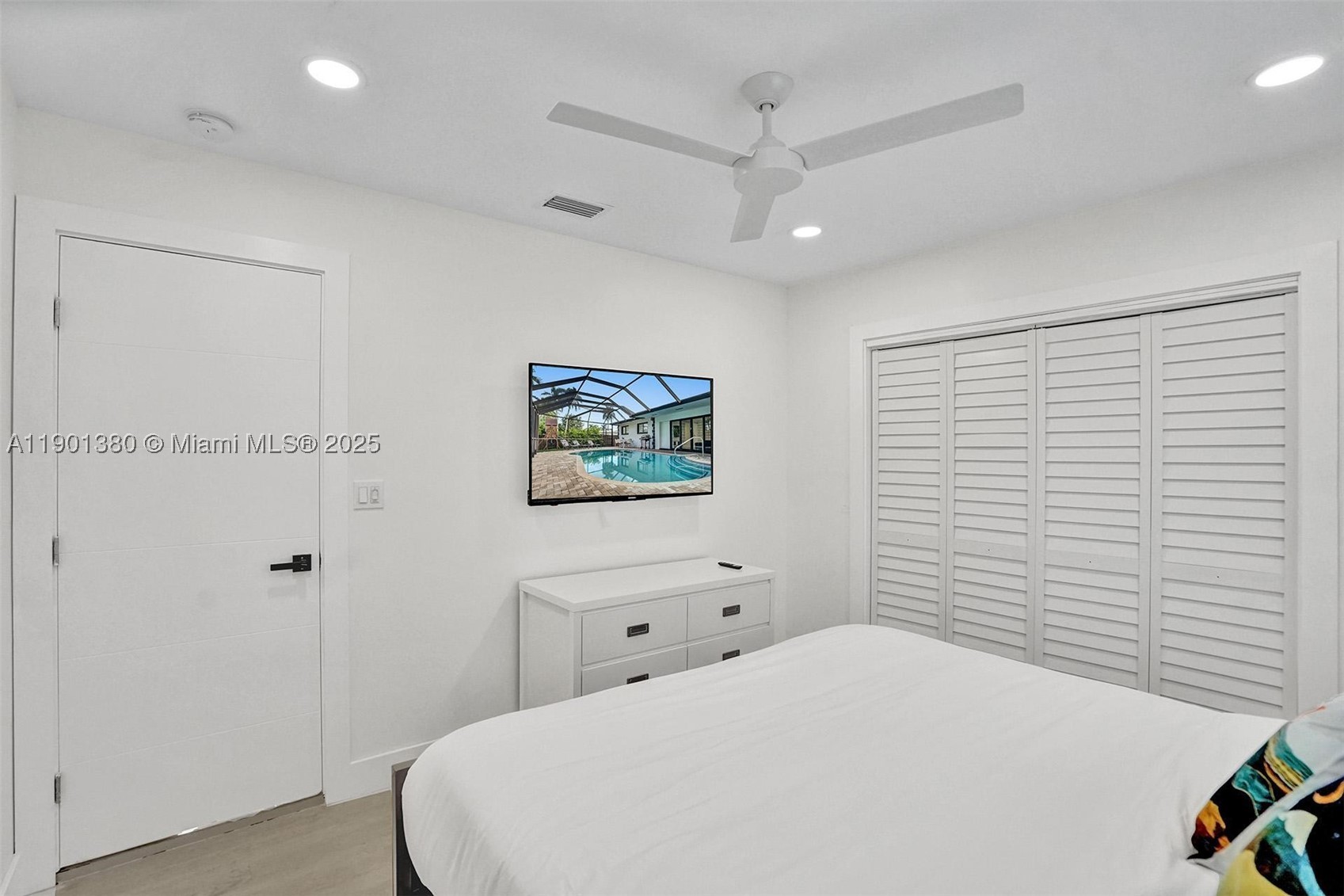 HOLLYWOOD LAKES SECTION - Residential