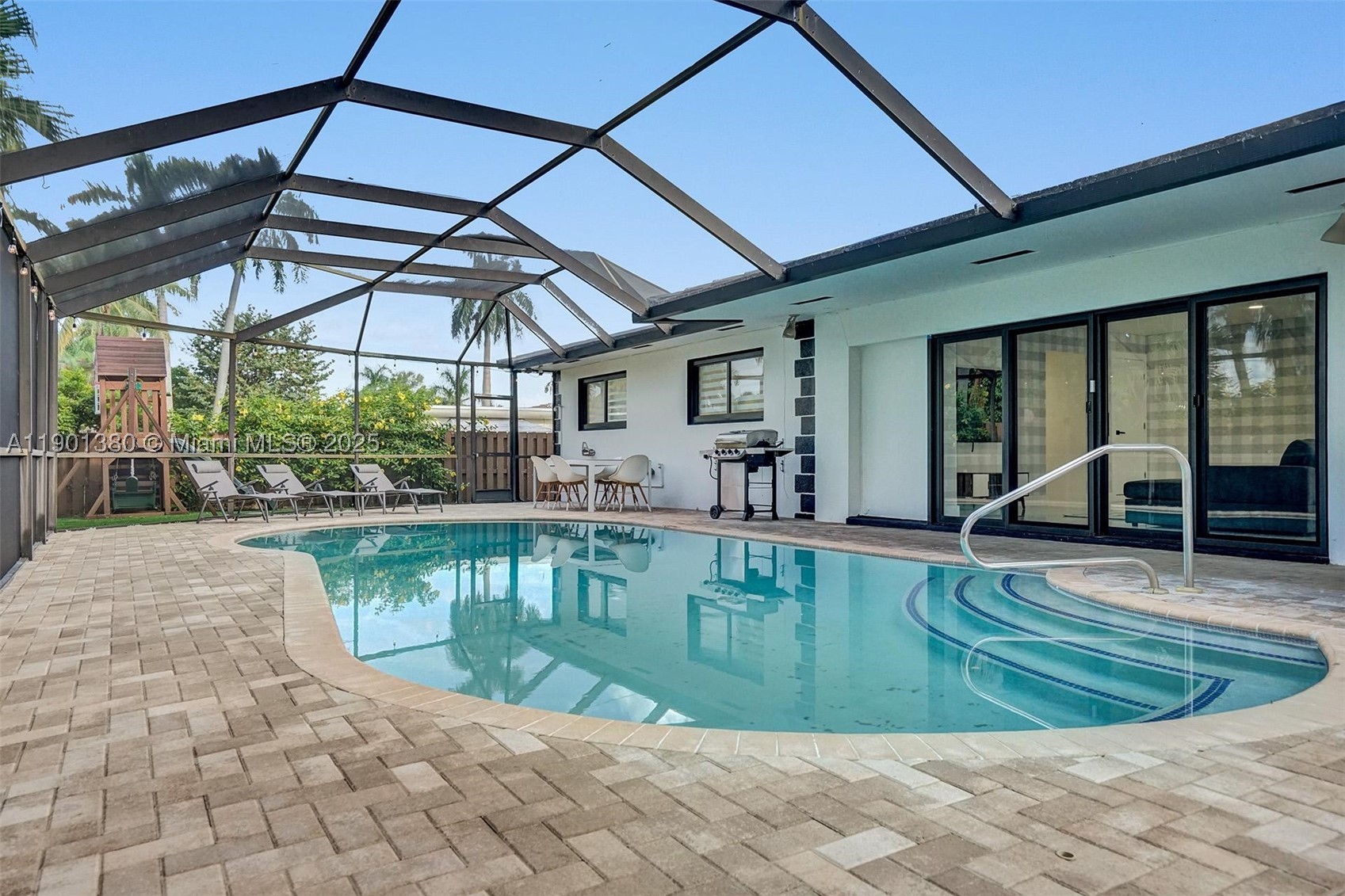 HOLLYWOOD LAKES SECTION - Residential