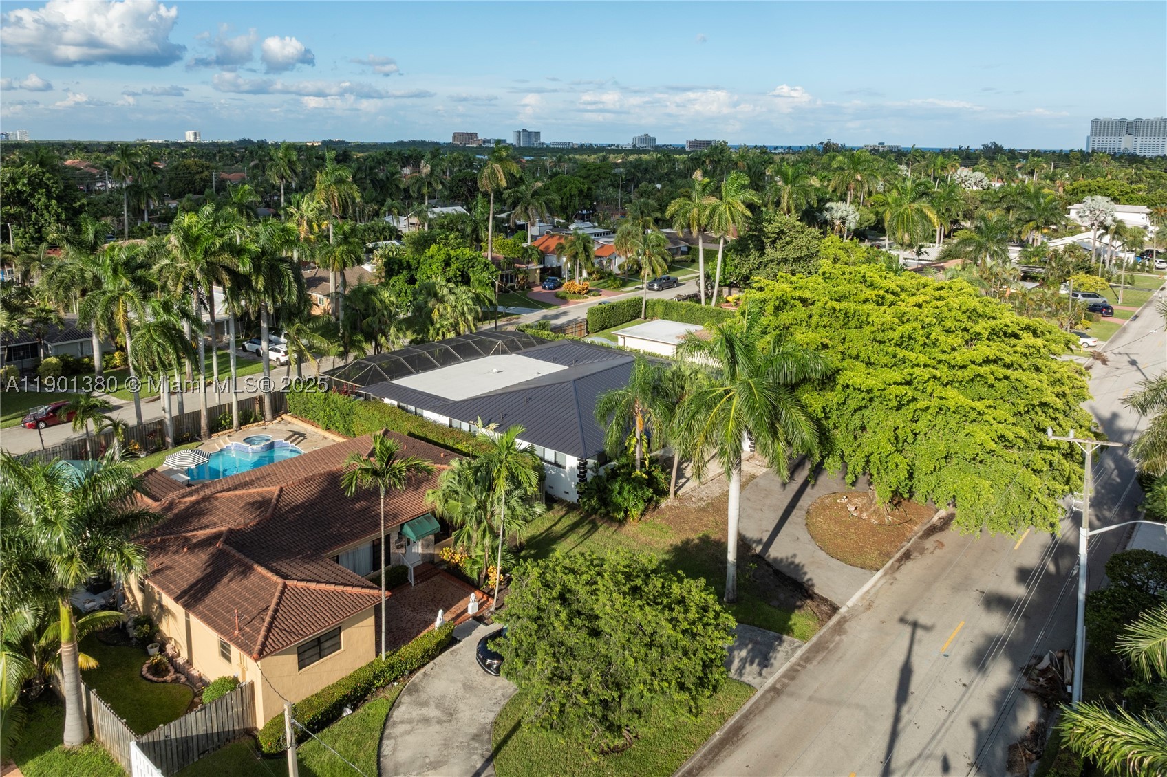 HOLLYWOOD LAKES SECTION - Residential