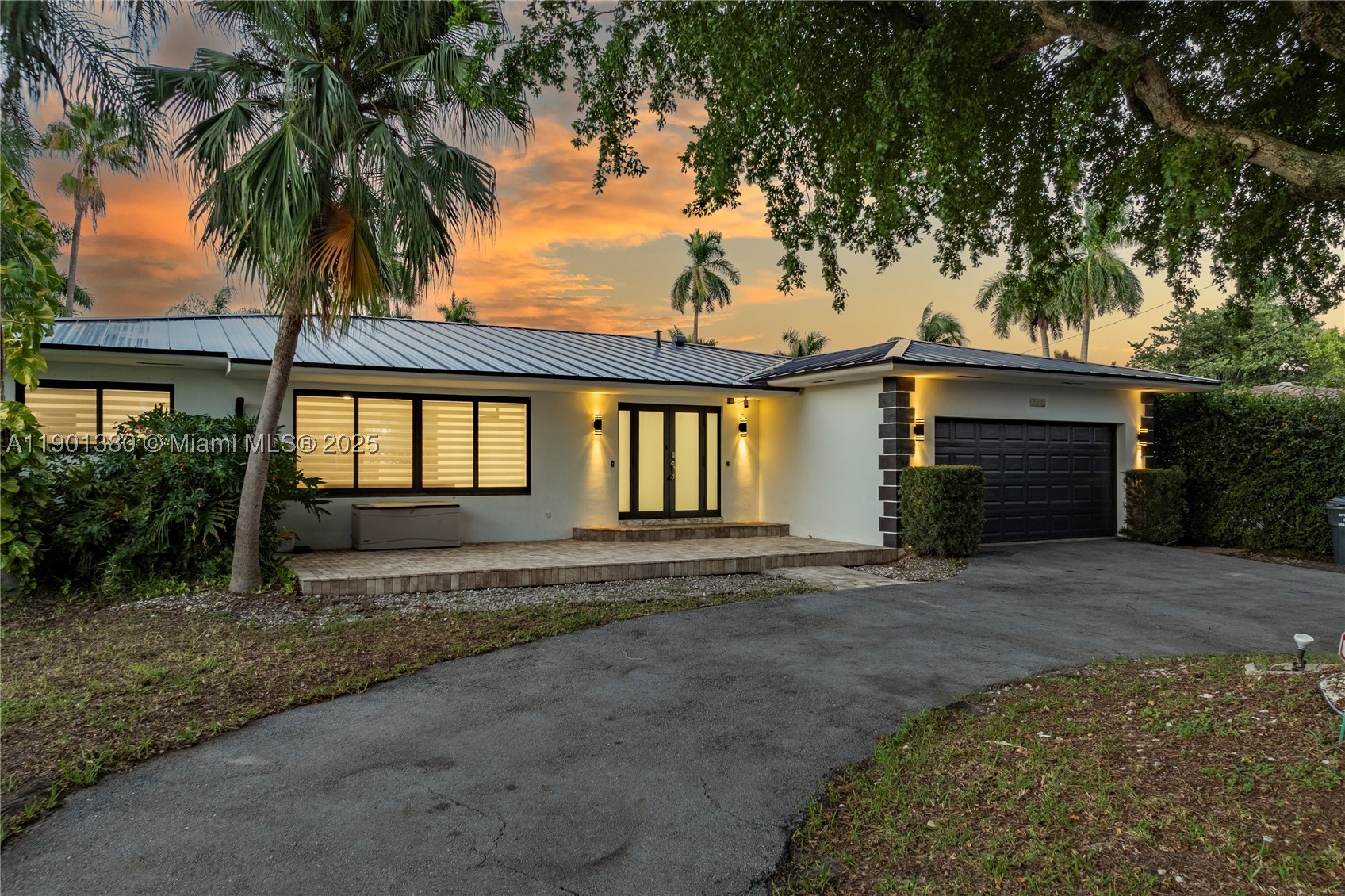 HOLLYWOOD LAKES SECTION - Residential