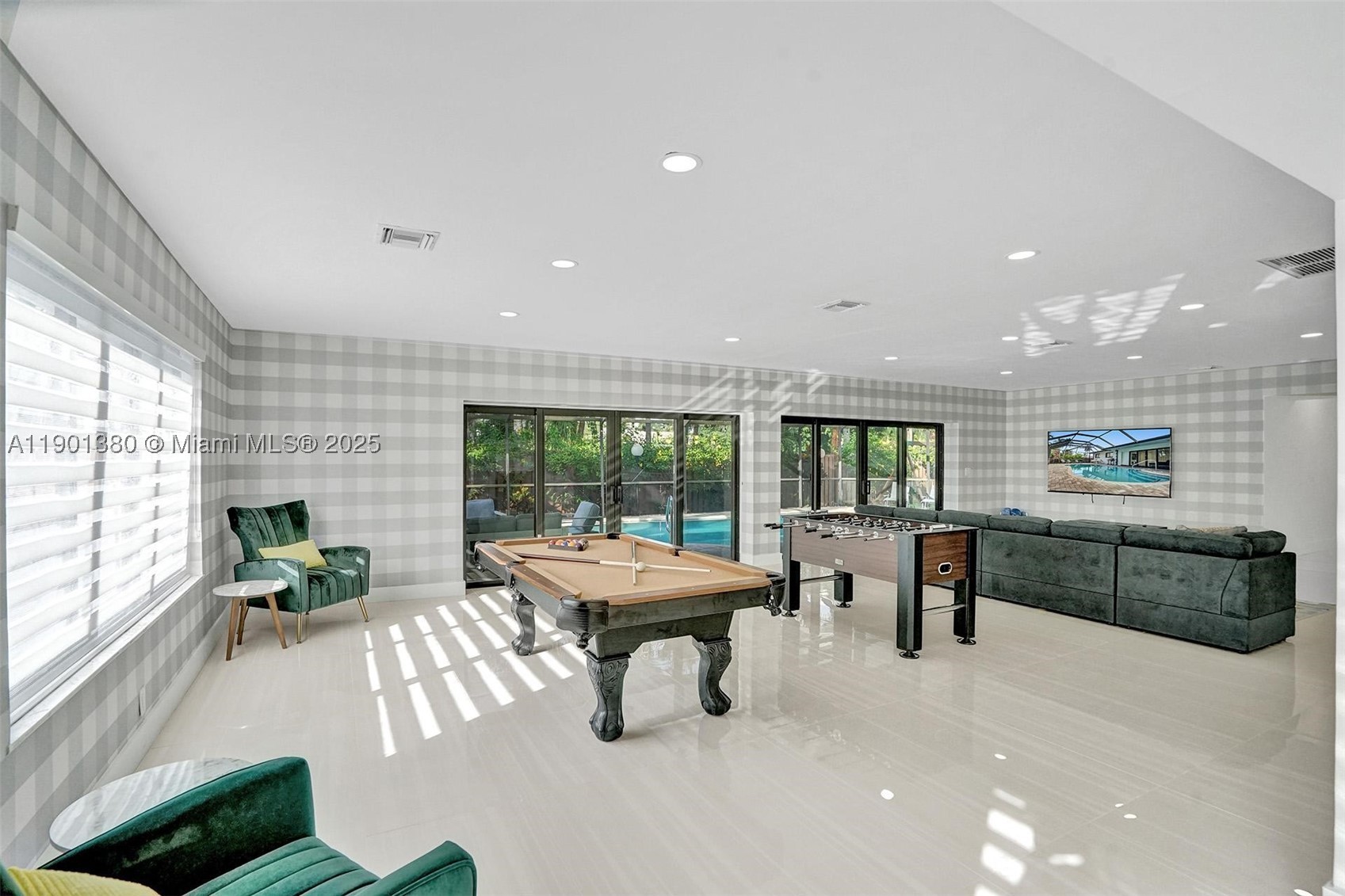 HOLLYWOOD LAKES SECTION - Residential