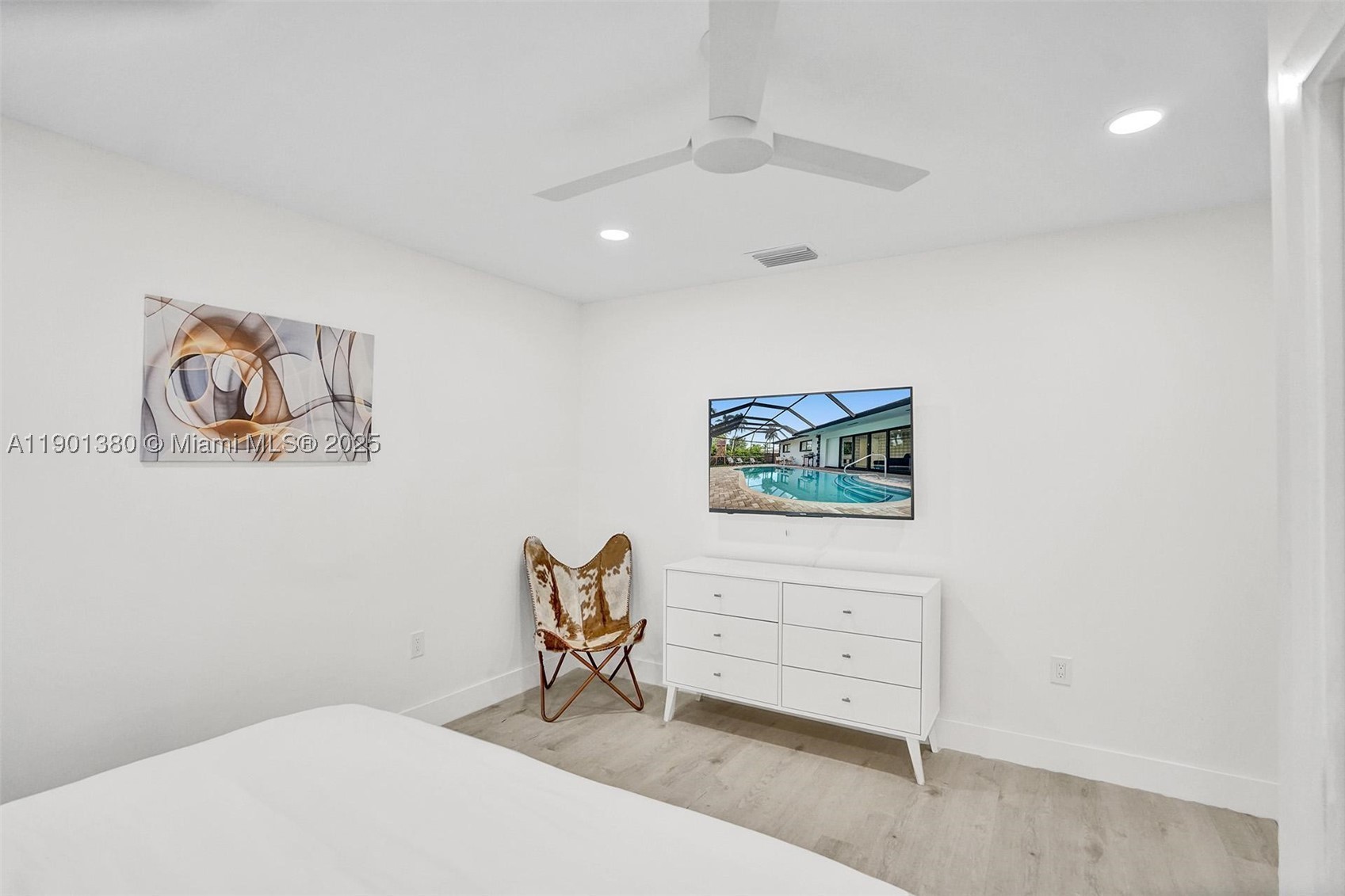 HOLLYWOOD LAKES SECTION - Residential