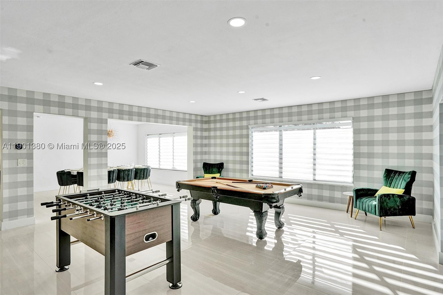 HOLLYWOOD LAKES SECTION - Residential