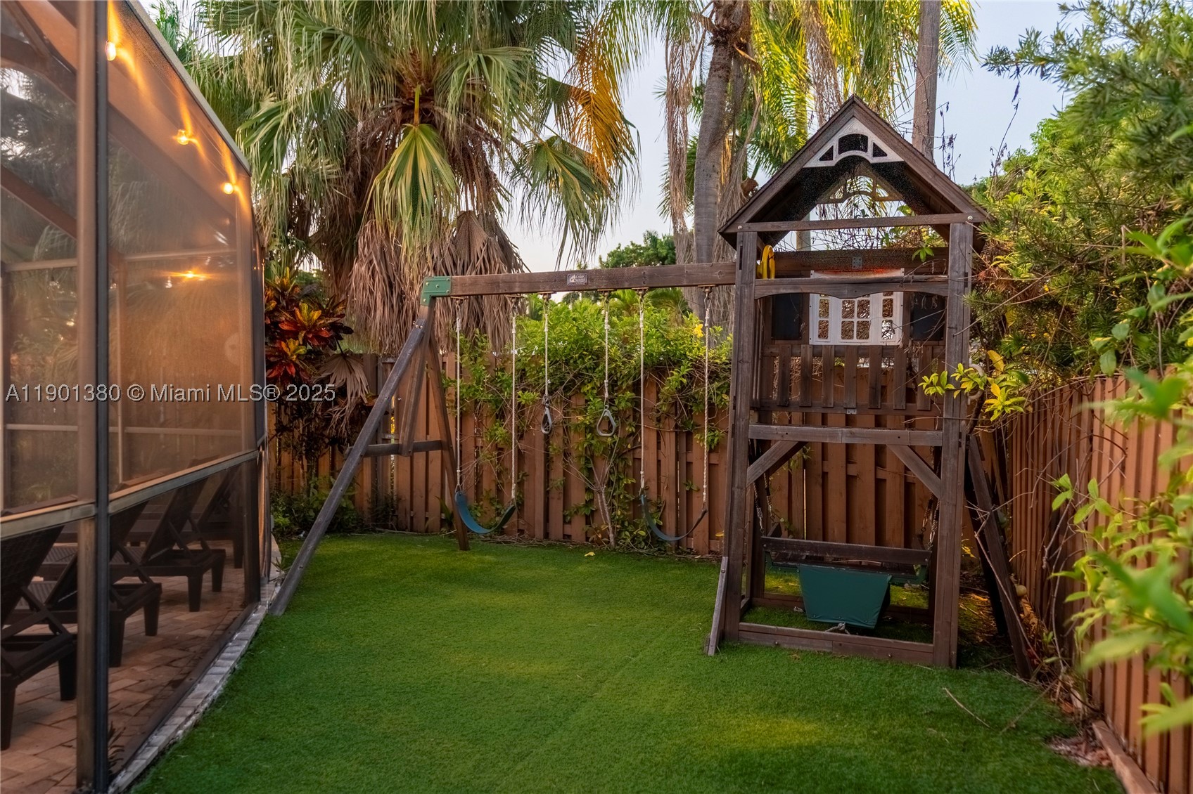 HOLLYWOOD LAKES SECTION - Residential