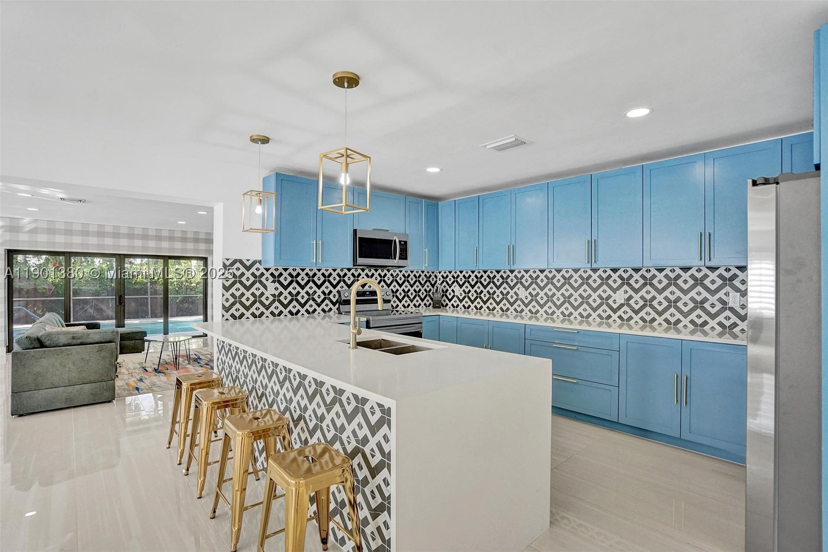 HOLLYWOOD LAKES SECTION - Residential