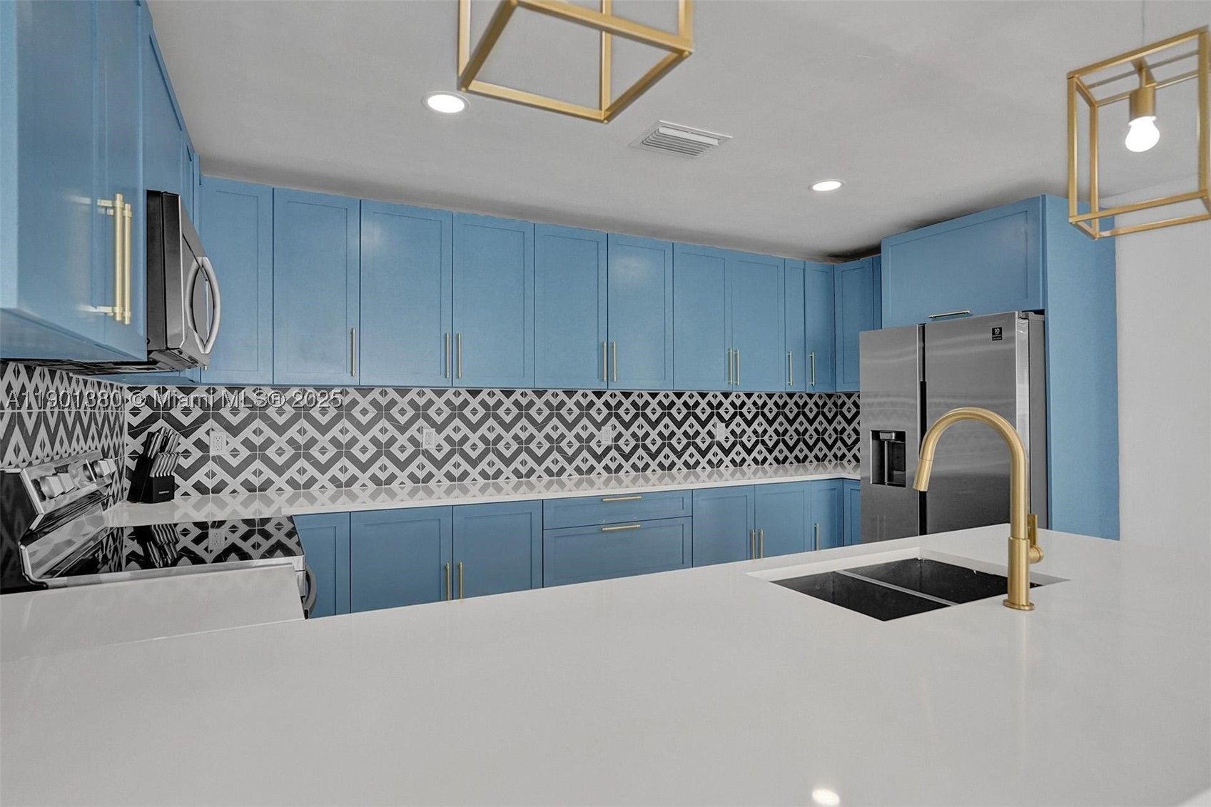 HOLLYWOOD LAKES SECTION - Residential