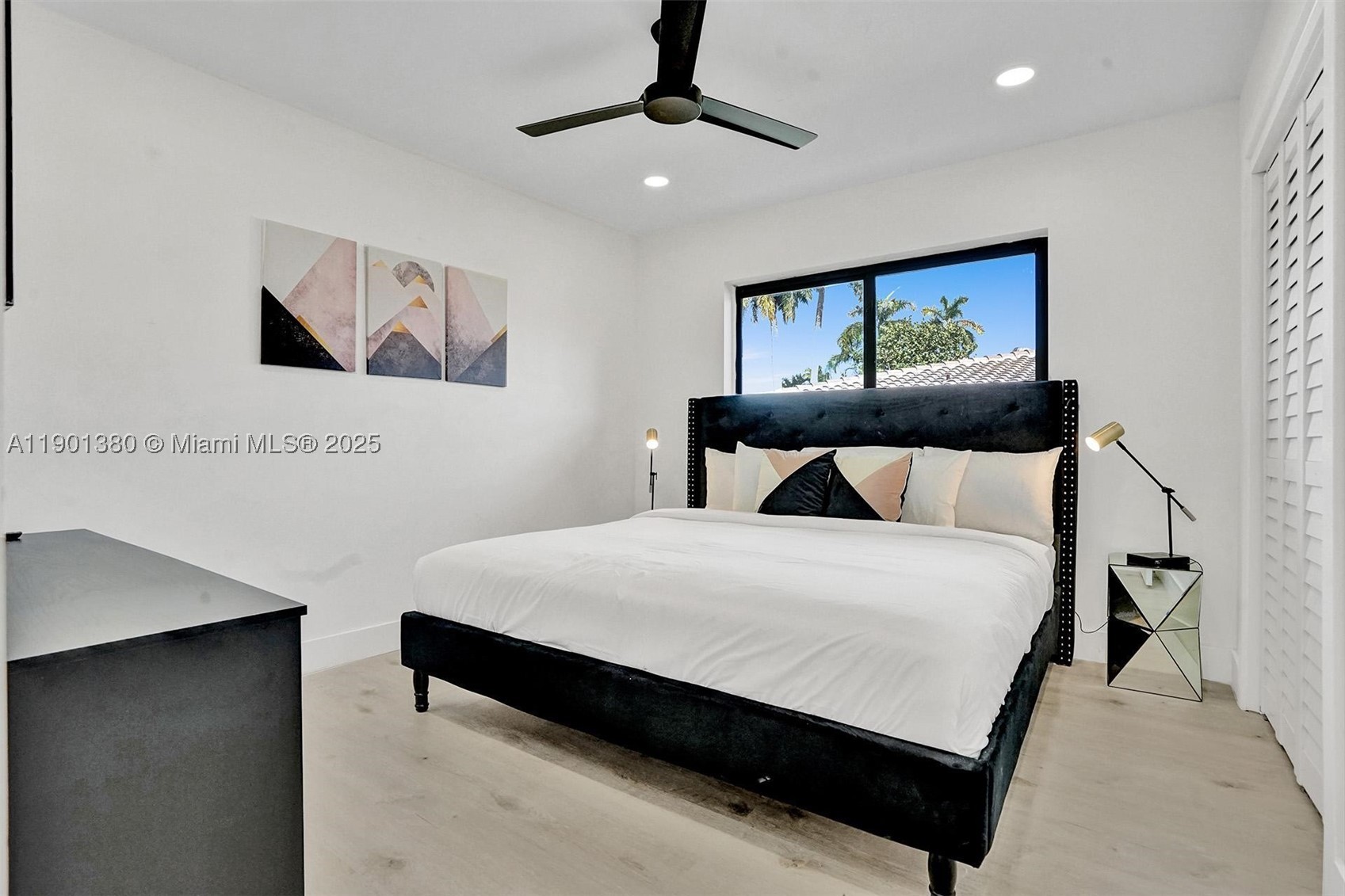 HOLLYWOOD LAKES SECTION - Residential