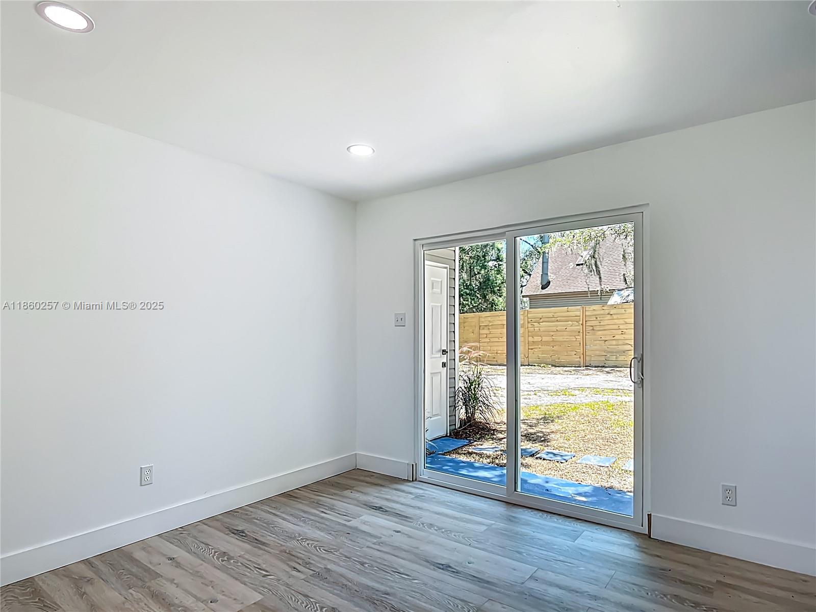 LAKE SHORE - Residential Income