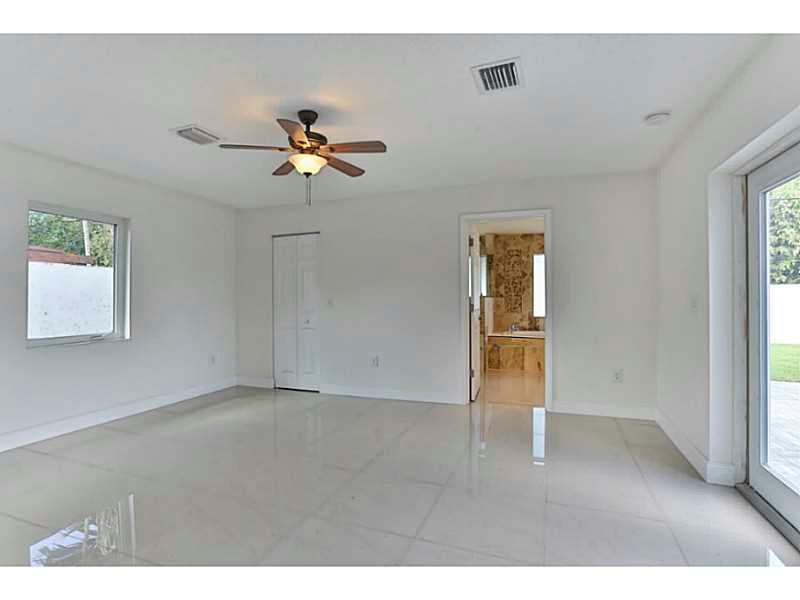 CORAL WAY PLAZA - Residential