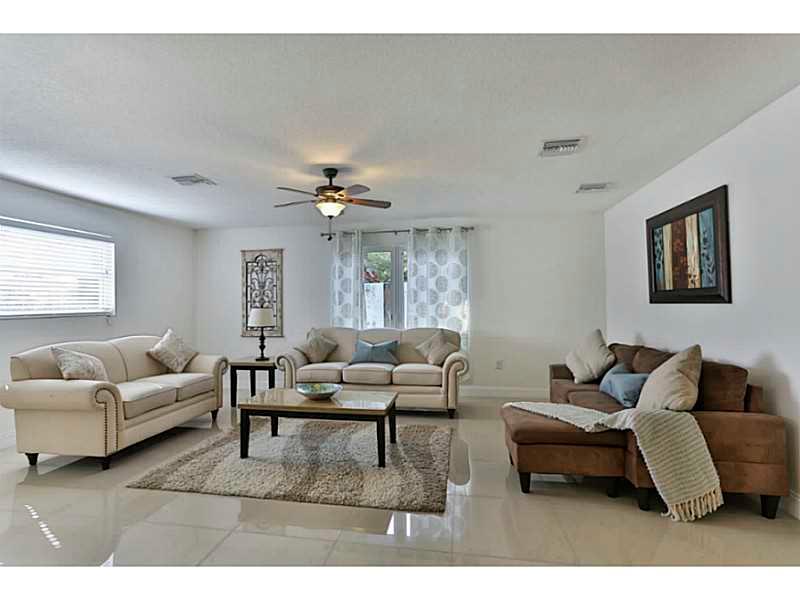 CORAL WAY PLAZA - Residential