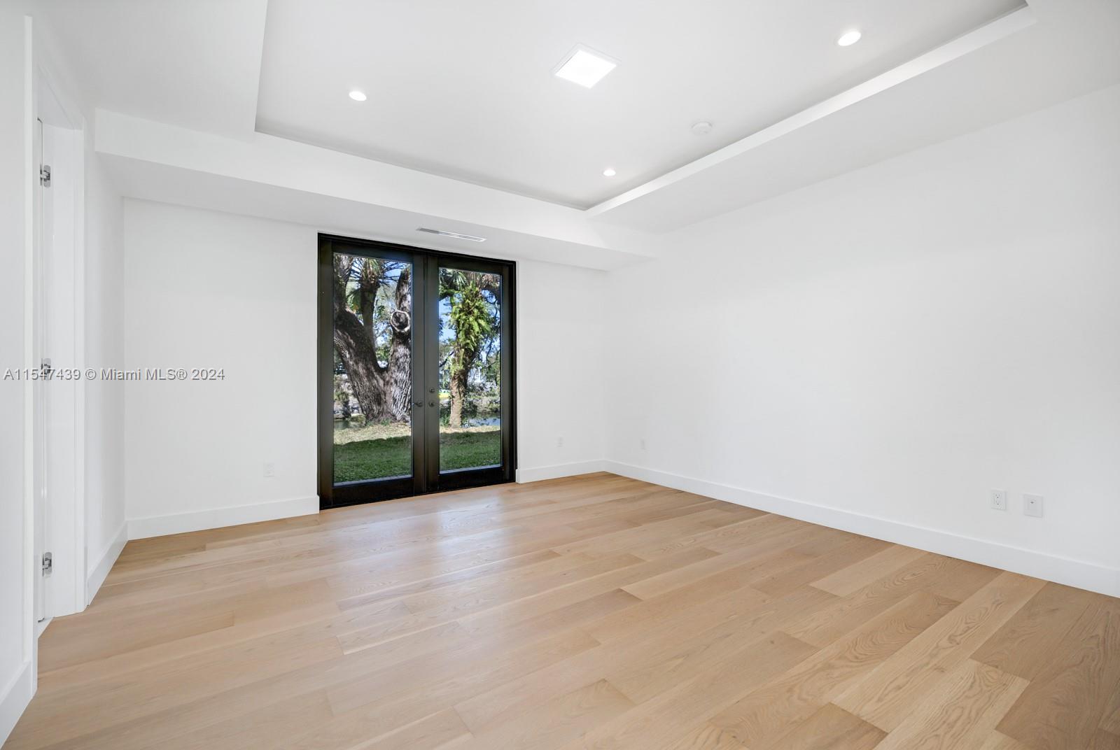 CORAL GABLES WATERWAY - Residential