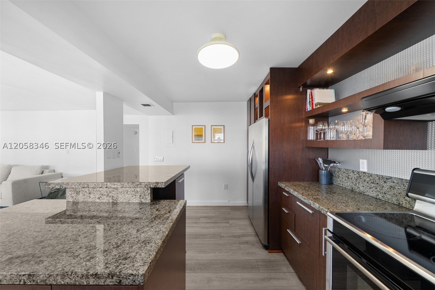 COMMODORE PLAZA CONDO - Residential