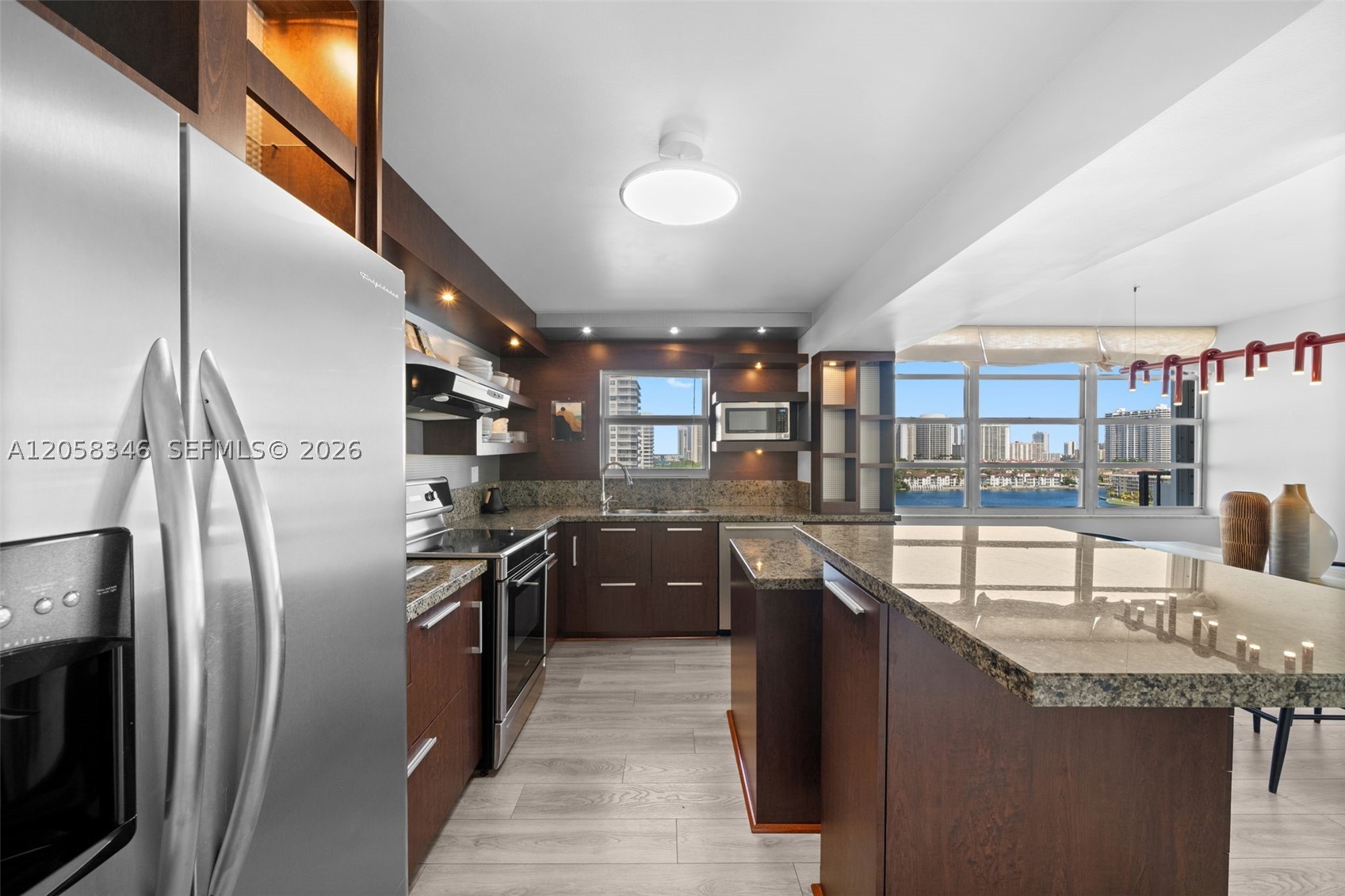 COMMODORE PLAZA CONDO - Residential