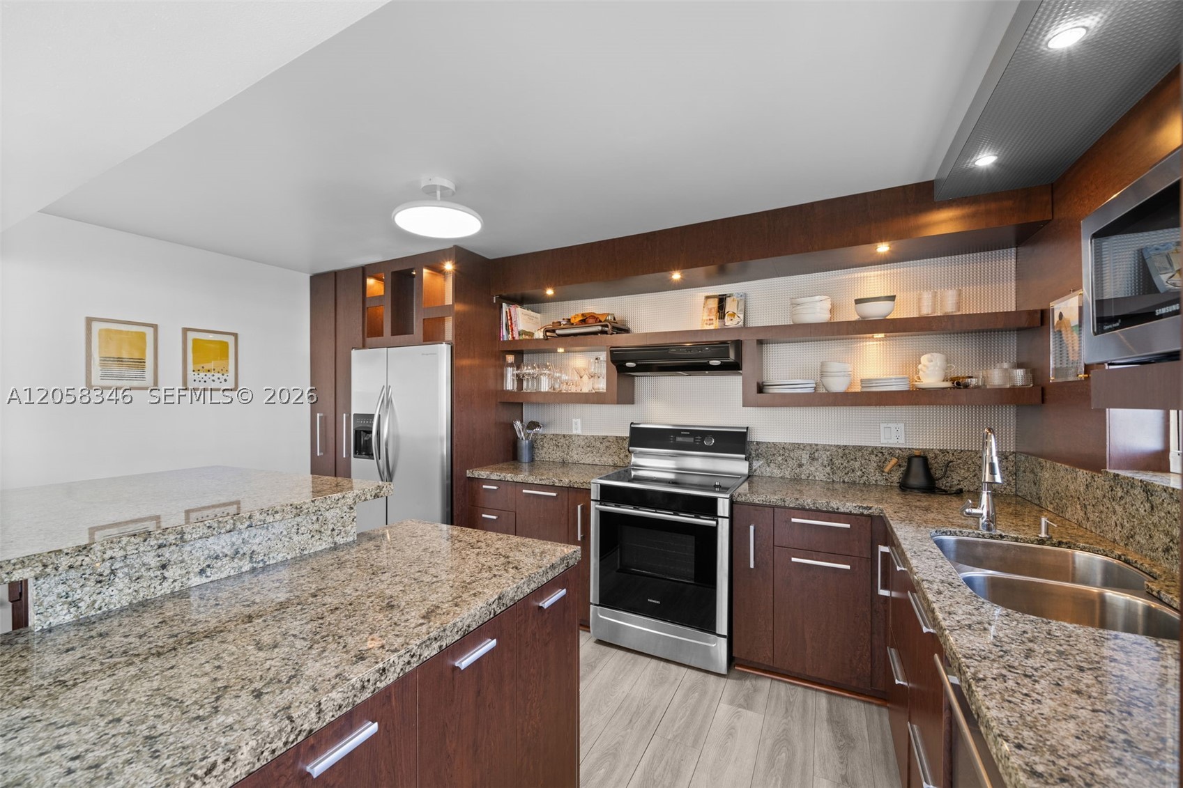 COMMODORE PLAZA CONDO - Residential