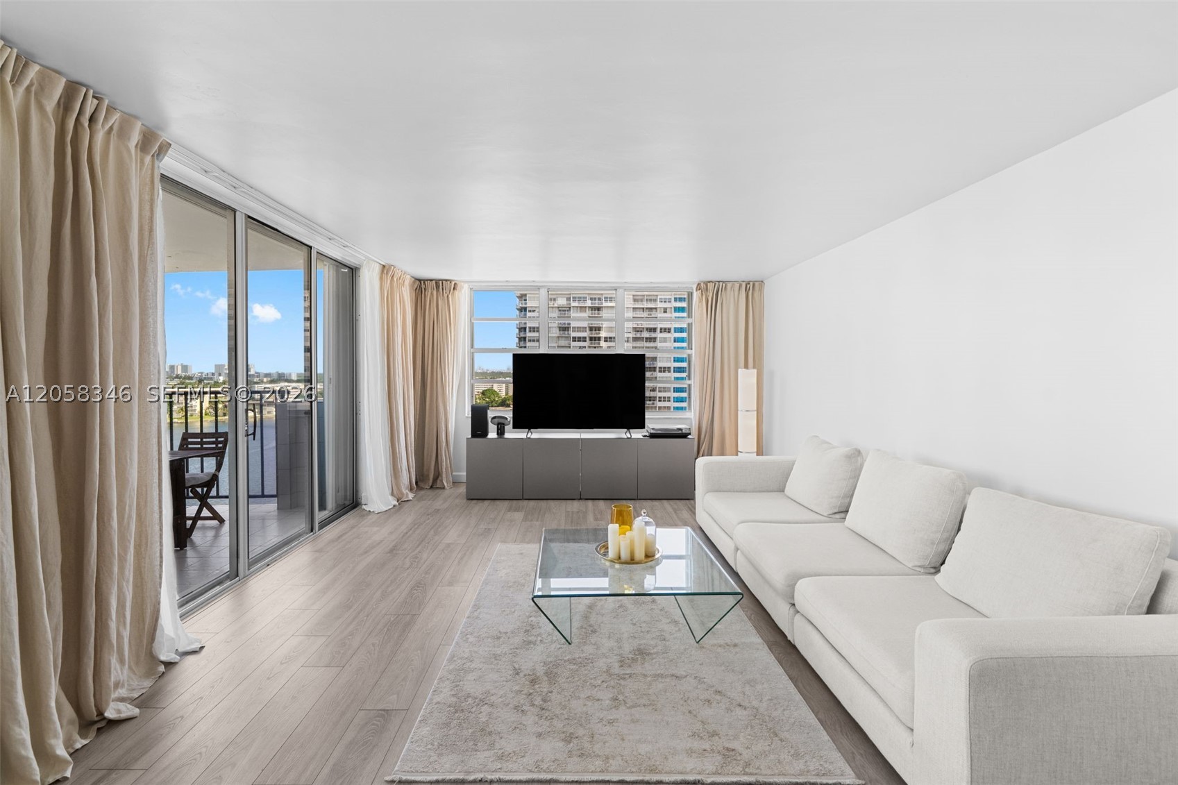 COMMODORE PLAZA CONDO - Residential