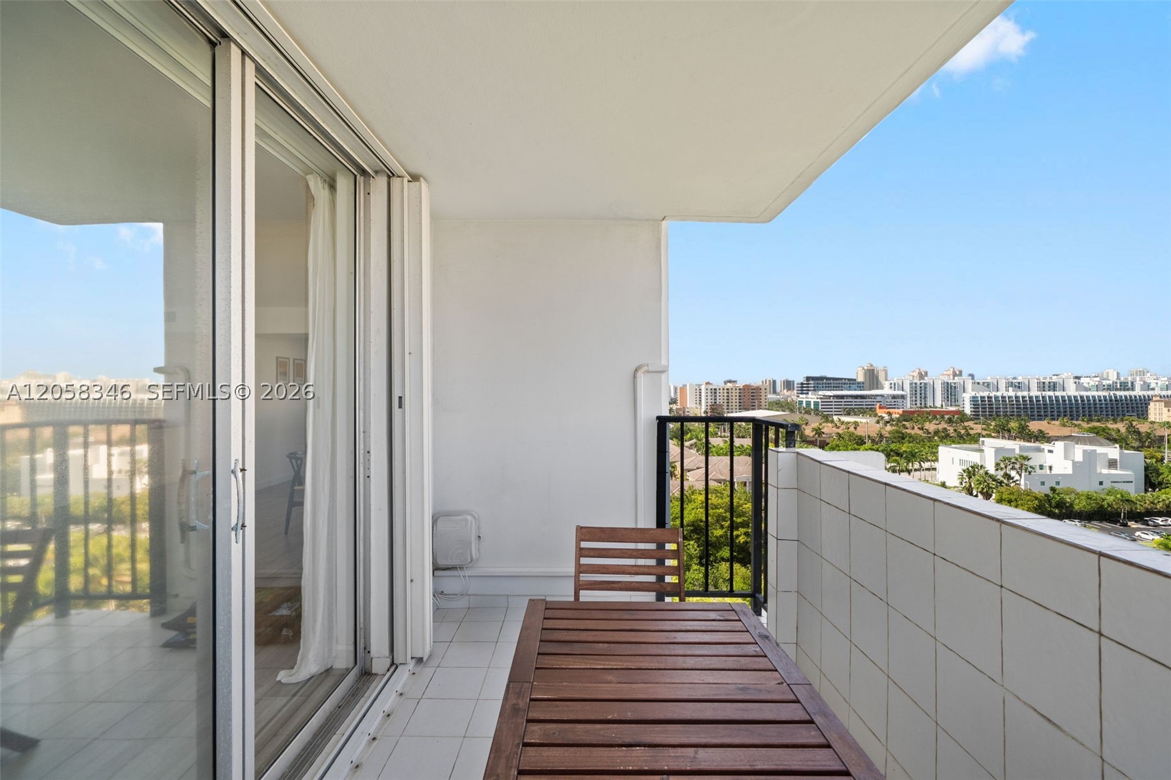 COMMODORE PLAZA CONDO - Residential