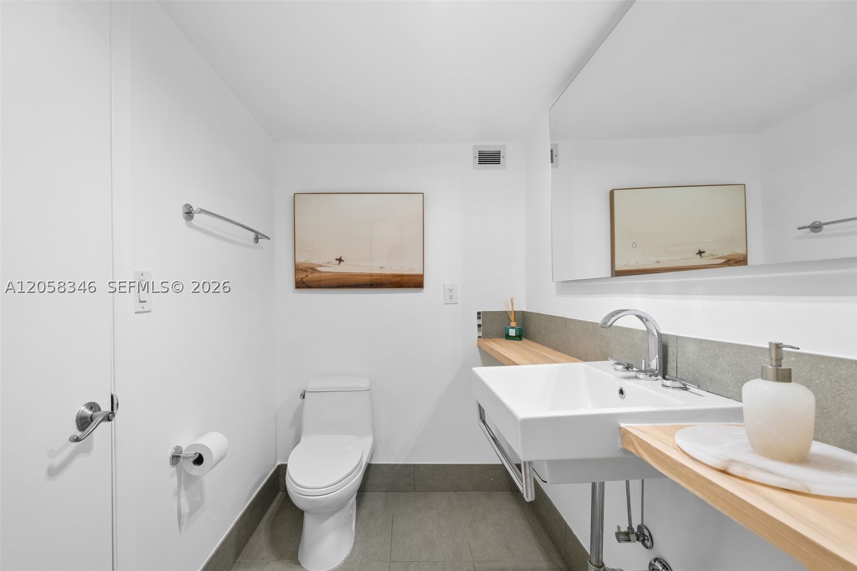 COMMODORE PLAZA CONDO - Residential