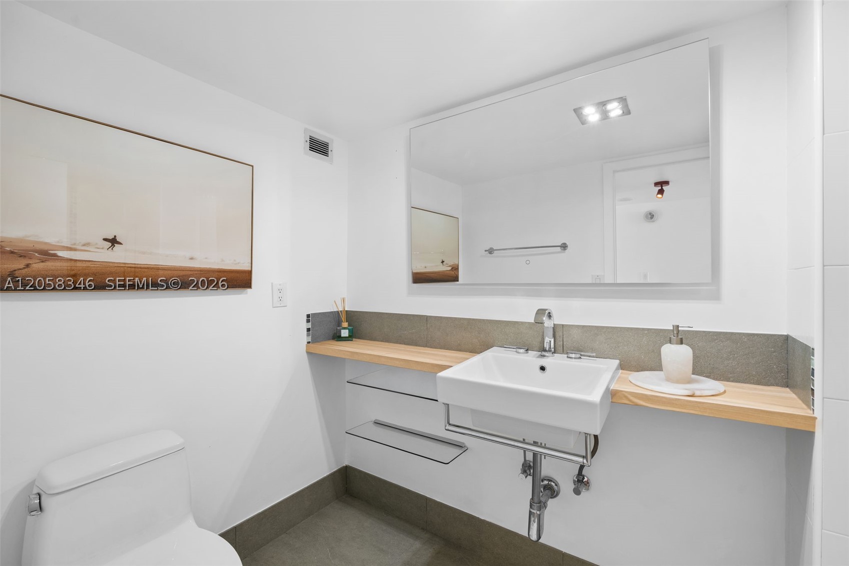 COMMODORE PLAZA CONDO - Residential