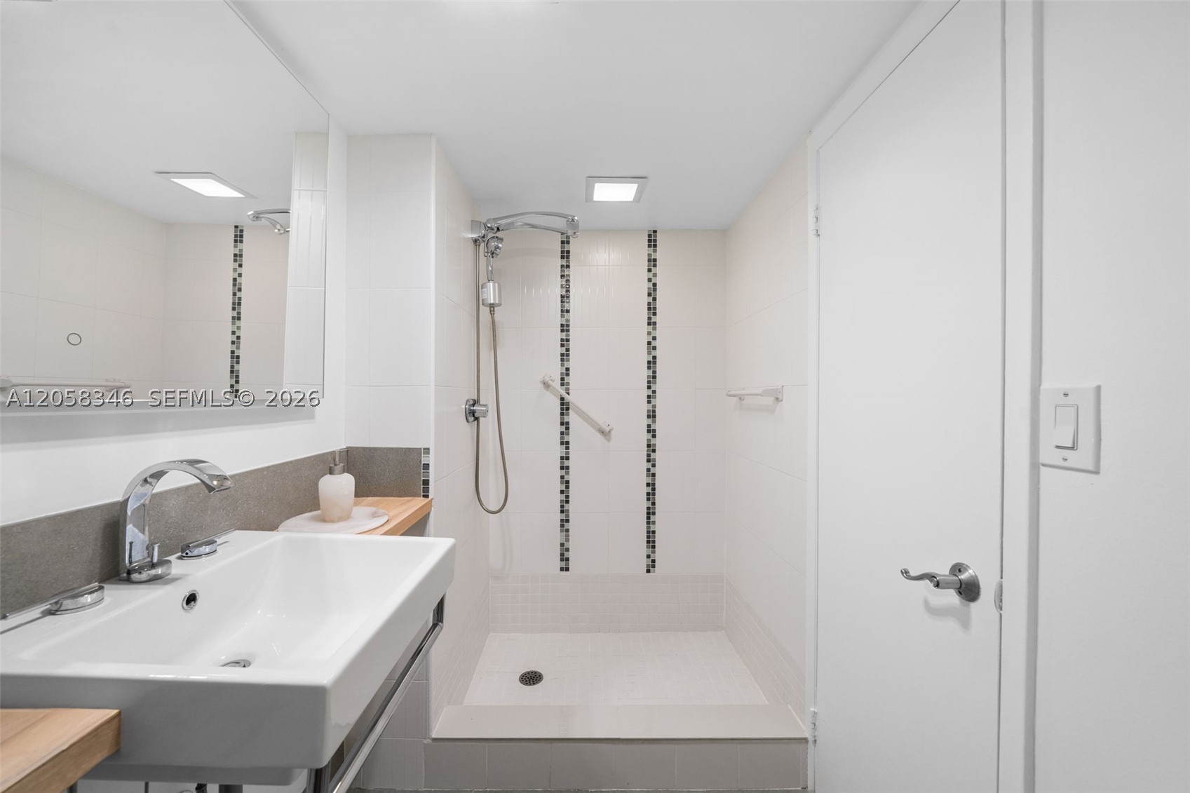 COMMODORE PLAZA CONDO - Residential