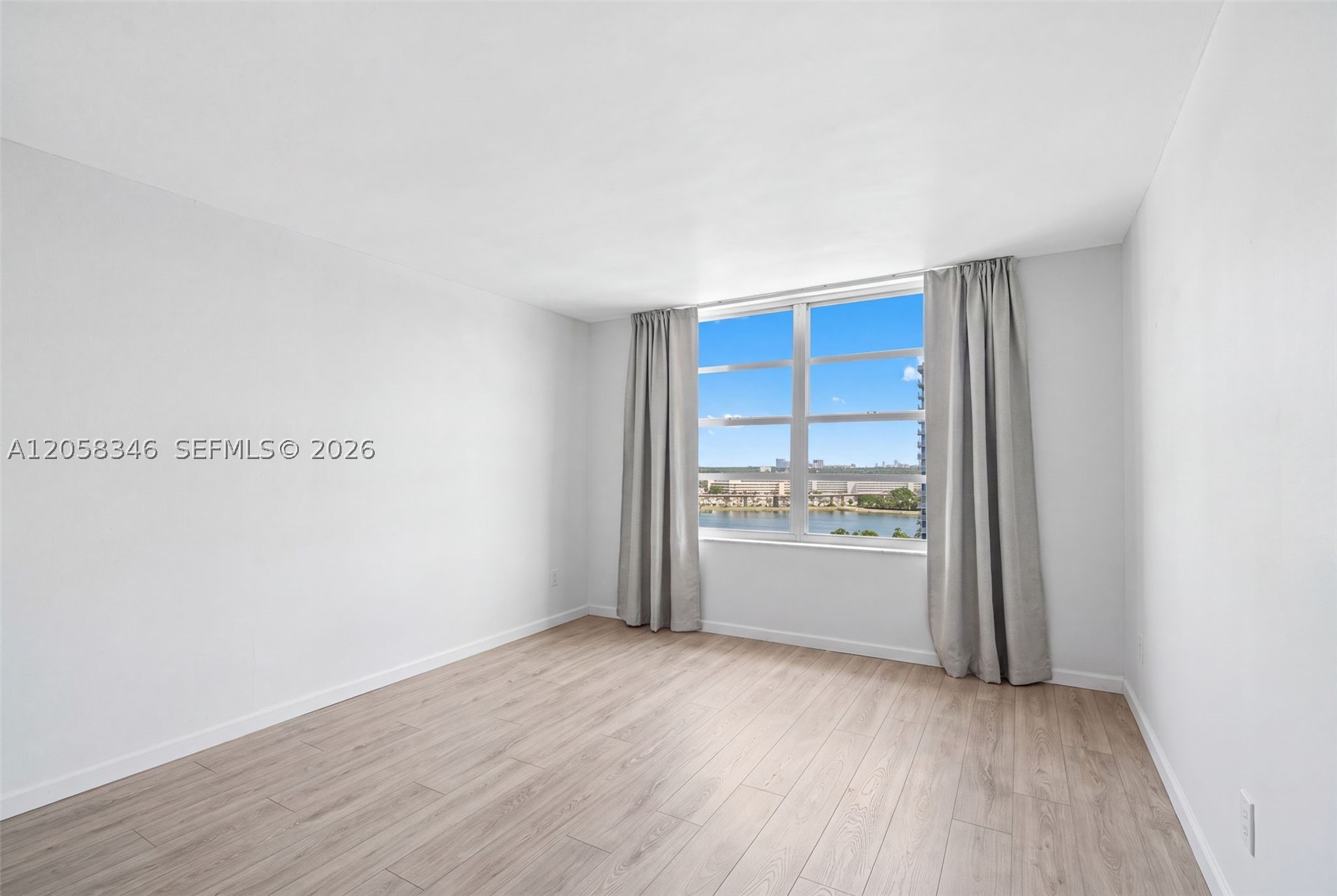 COMMODORE PLAZA CONDO - Residential