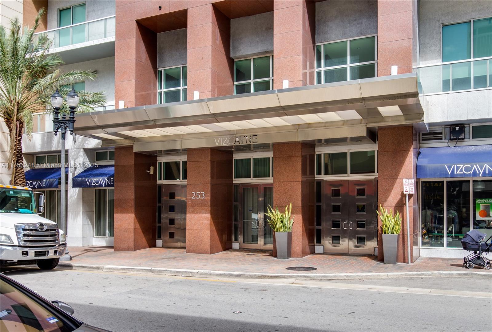VIZCAYNE SOUTH CONDO - Residential