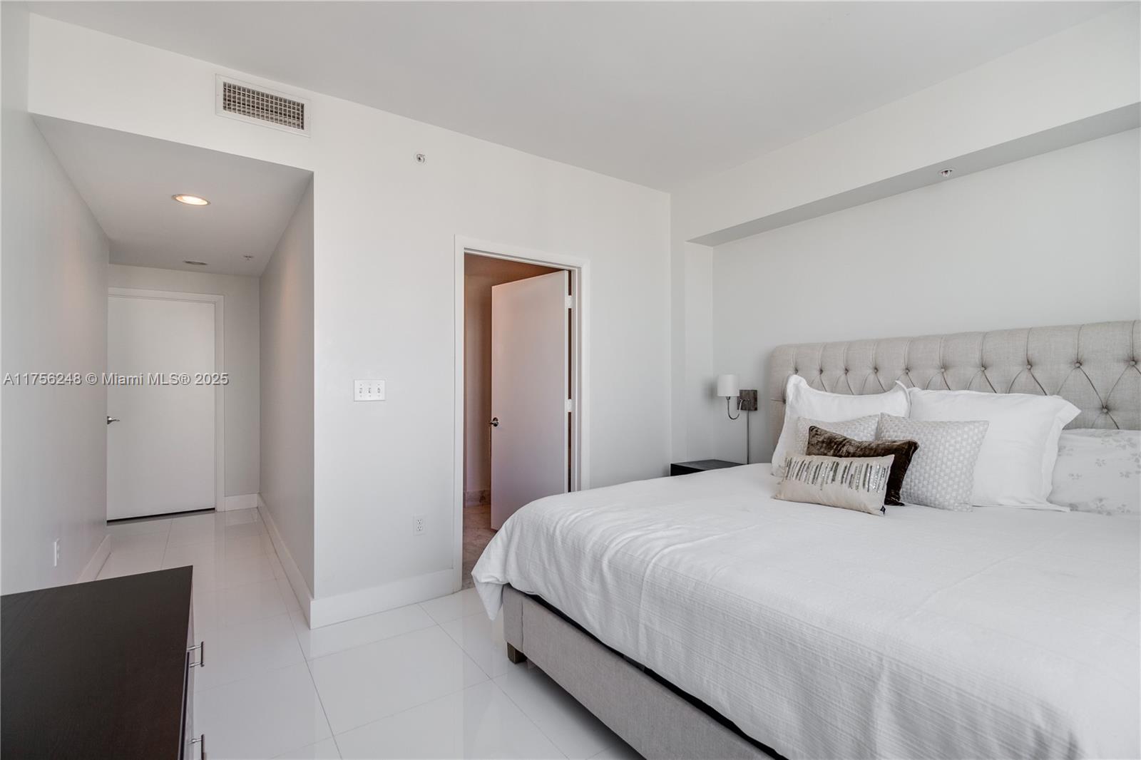 VIZCAYNE SOUTH CONDO - Residential