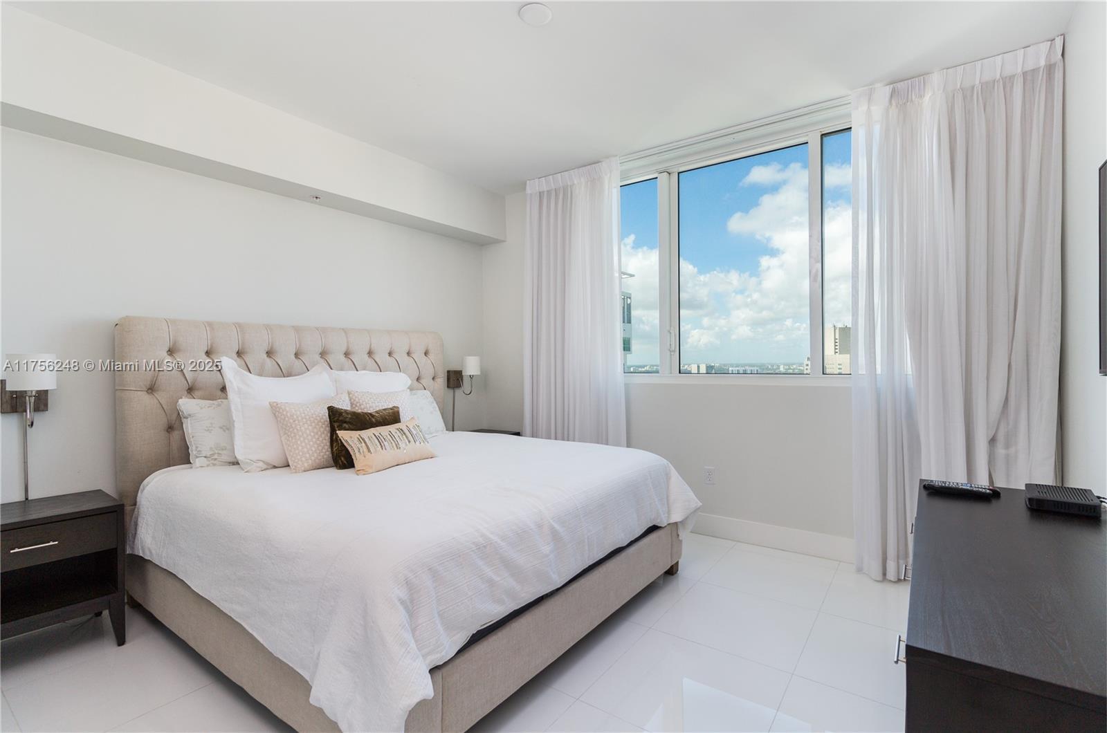 VIZCAYNE SOUTH CONDO - Residential